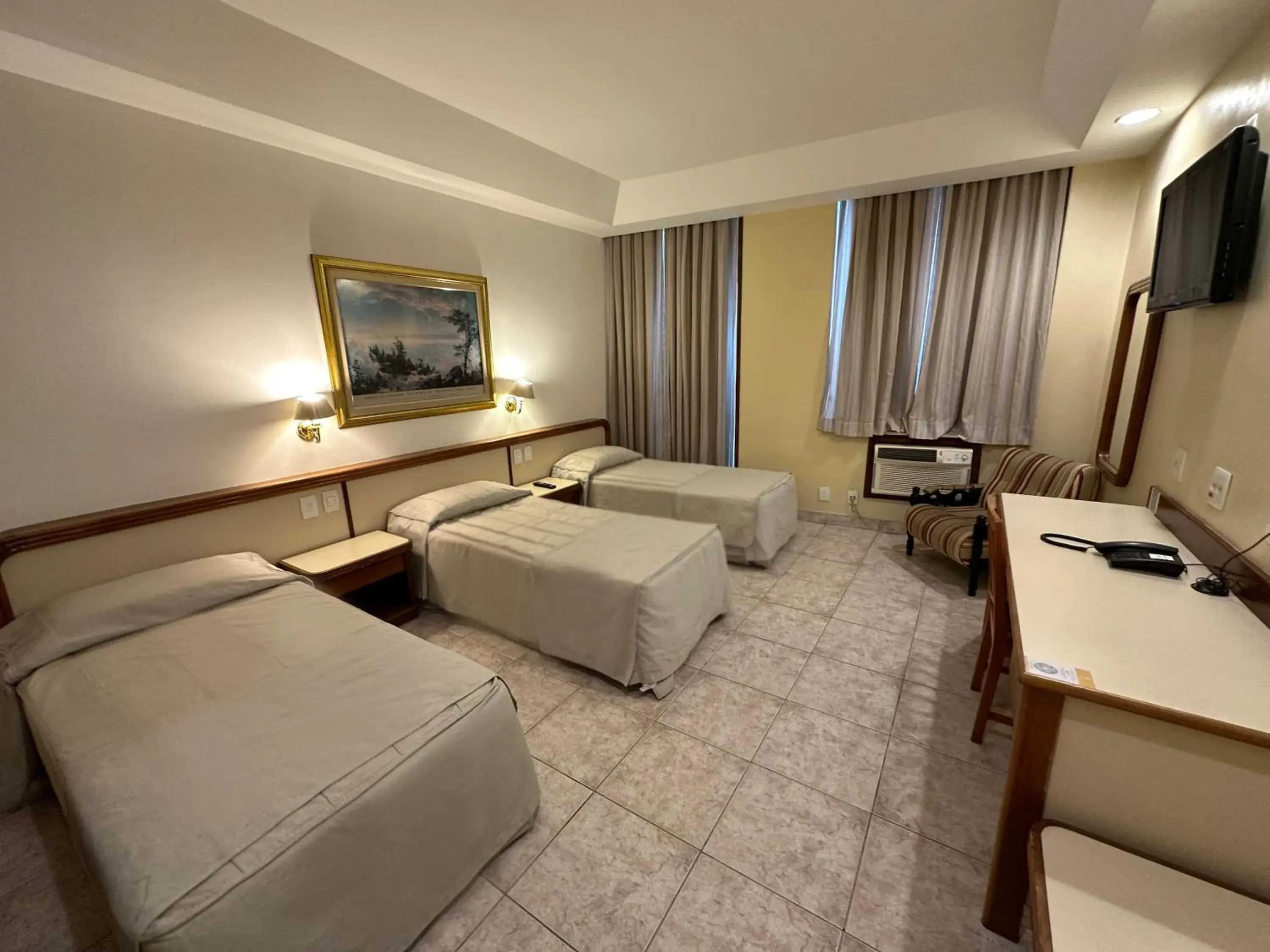 Bedroom, TV/Entertainment Center in Riale Imperial Flamengo