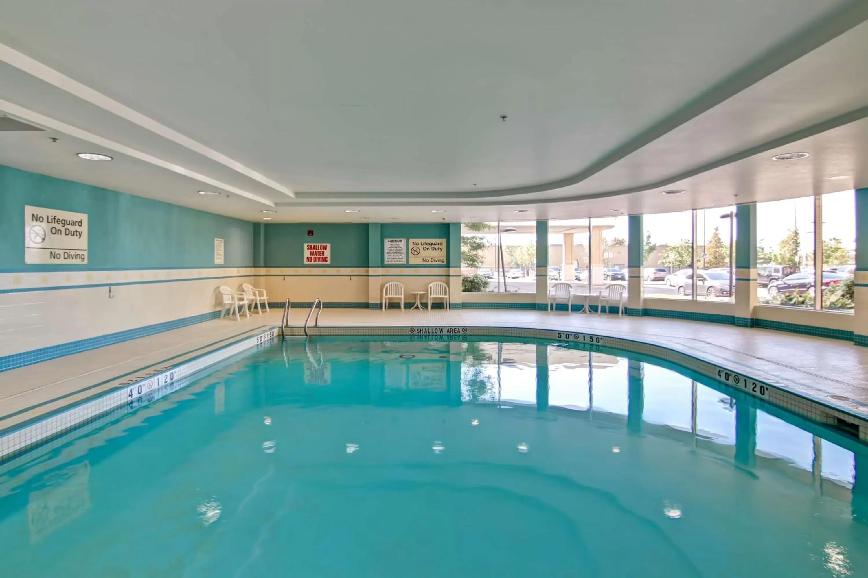 Pool view in Hampton Inn by Hilton Toronto Airport Corporate Centre