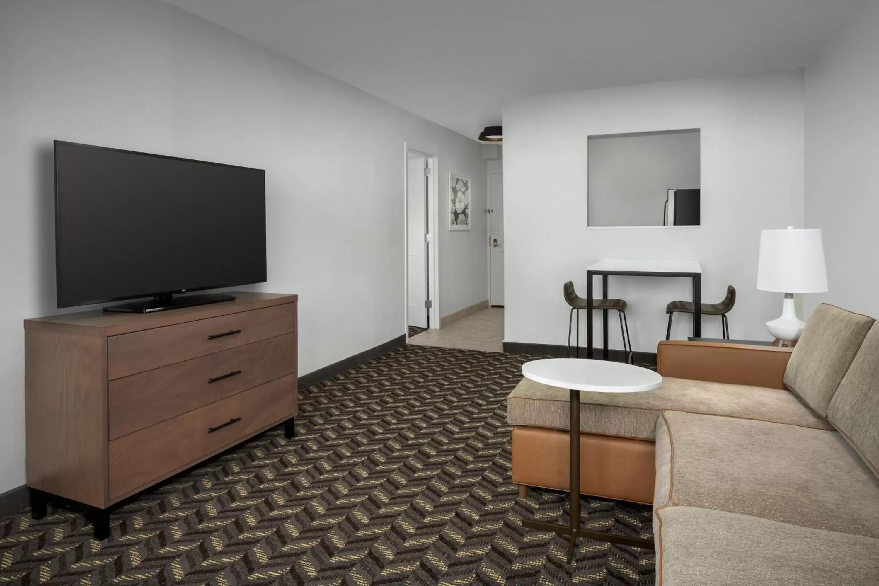 Living room, TV/Entertainment Center in Residence Inn by Marriott Washington - DC/Foggy Bottom