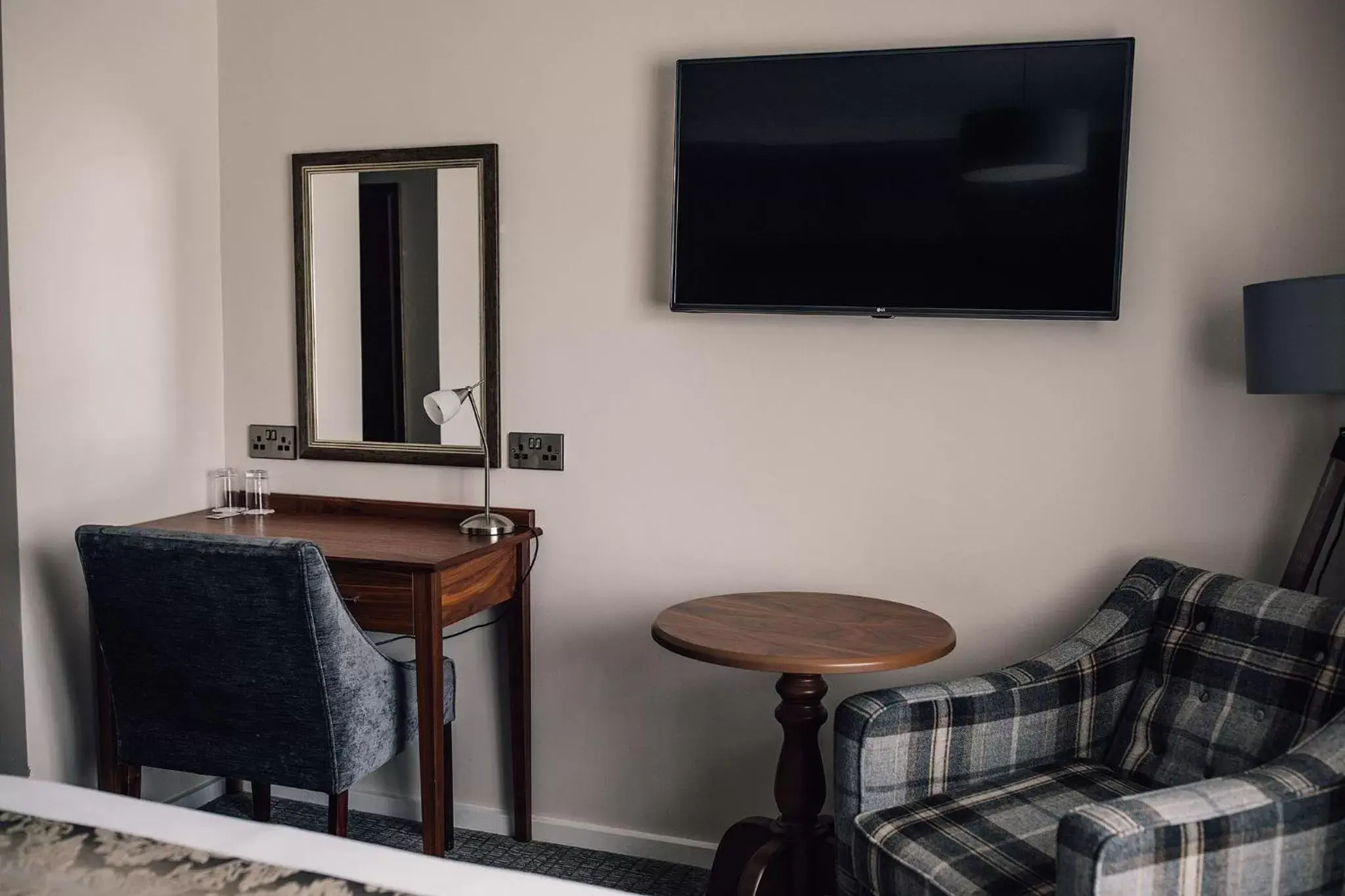 Bed, TV/Entertainment Center in Manor House Hotel & Spa, Alsager