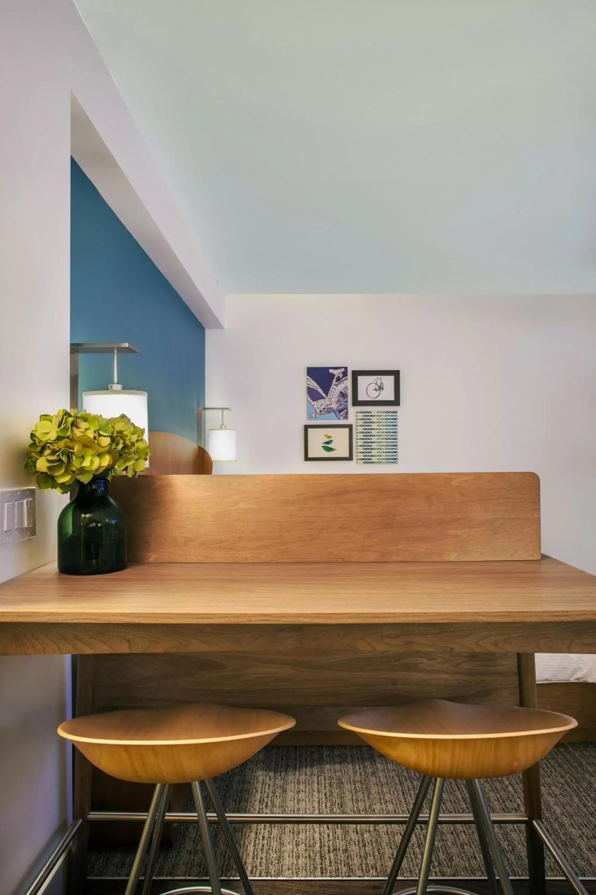 Deluxe King Room with Kitchenette in Element Hampton Peninsula Town Center Deluxe King Room with Kitchenette in Element Hampton Peninsula Town Center