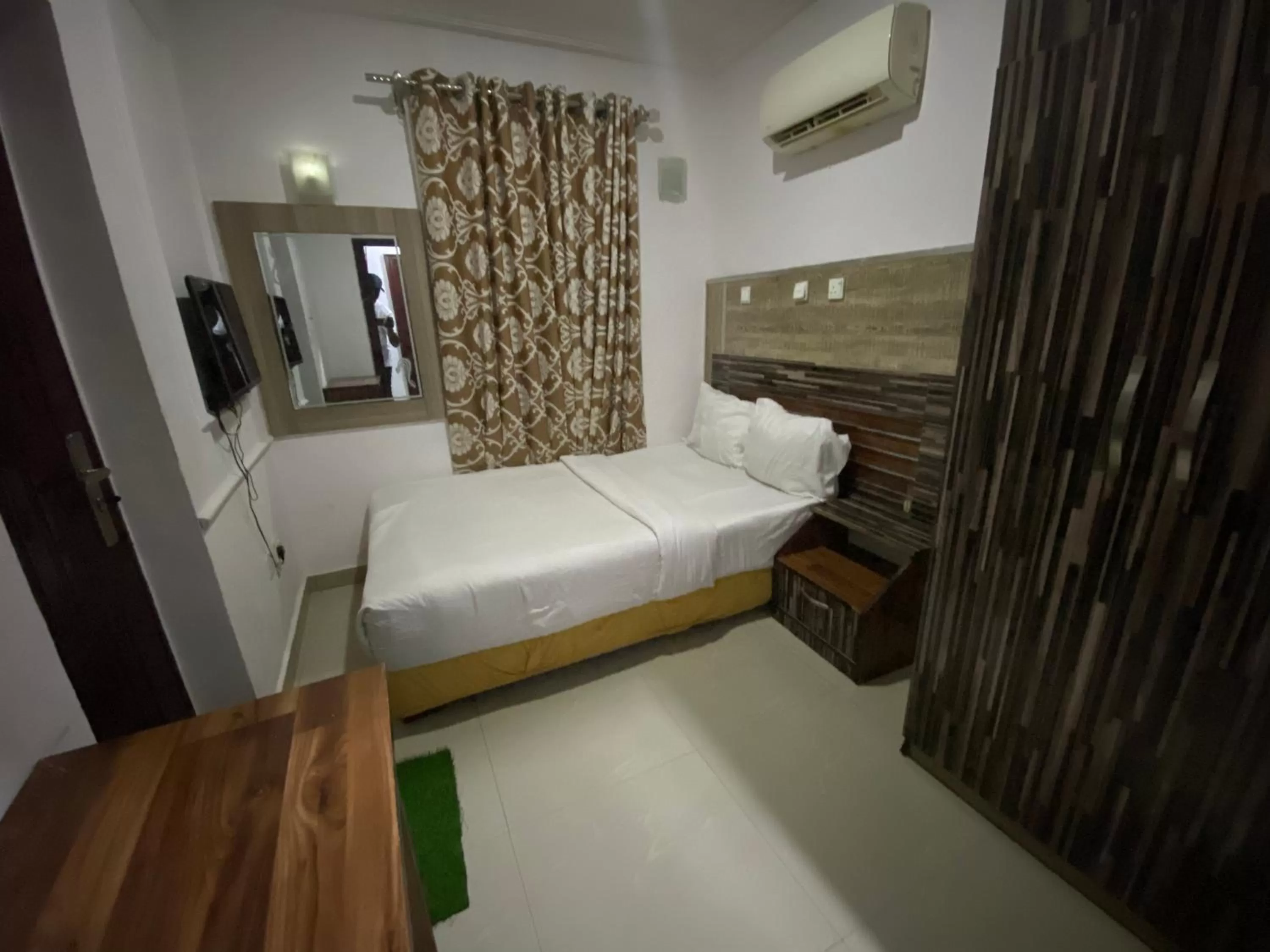 Bed in Palazzo Apartments