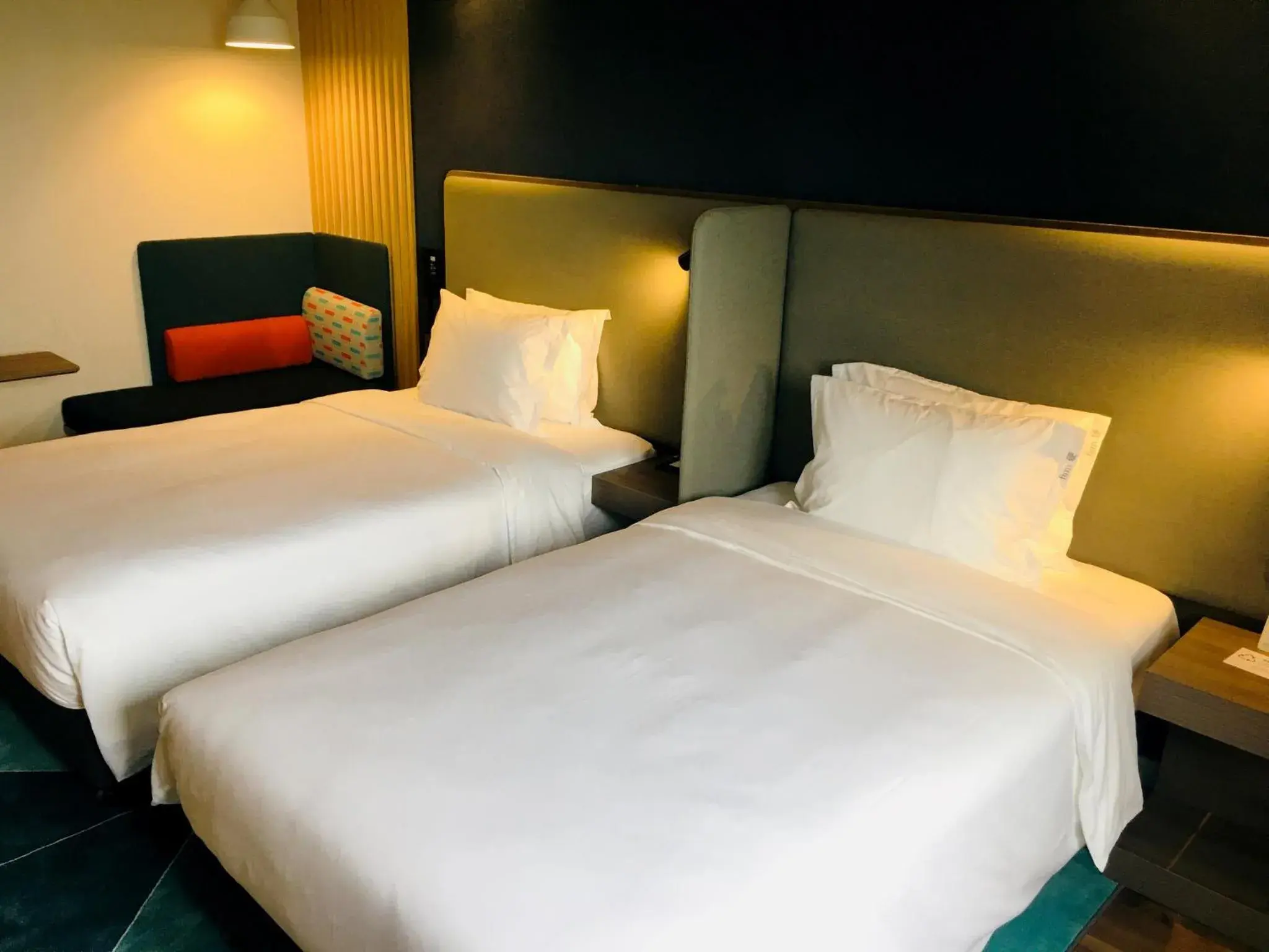 Photo of the whole room, Bed in Holiday Inn Express Shanghai Jiading New City, an IHG Hotel