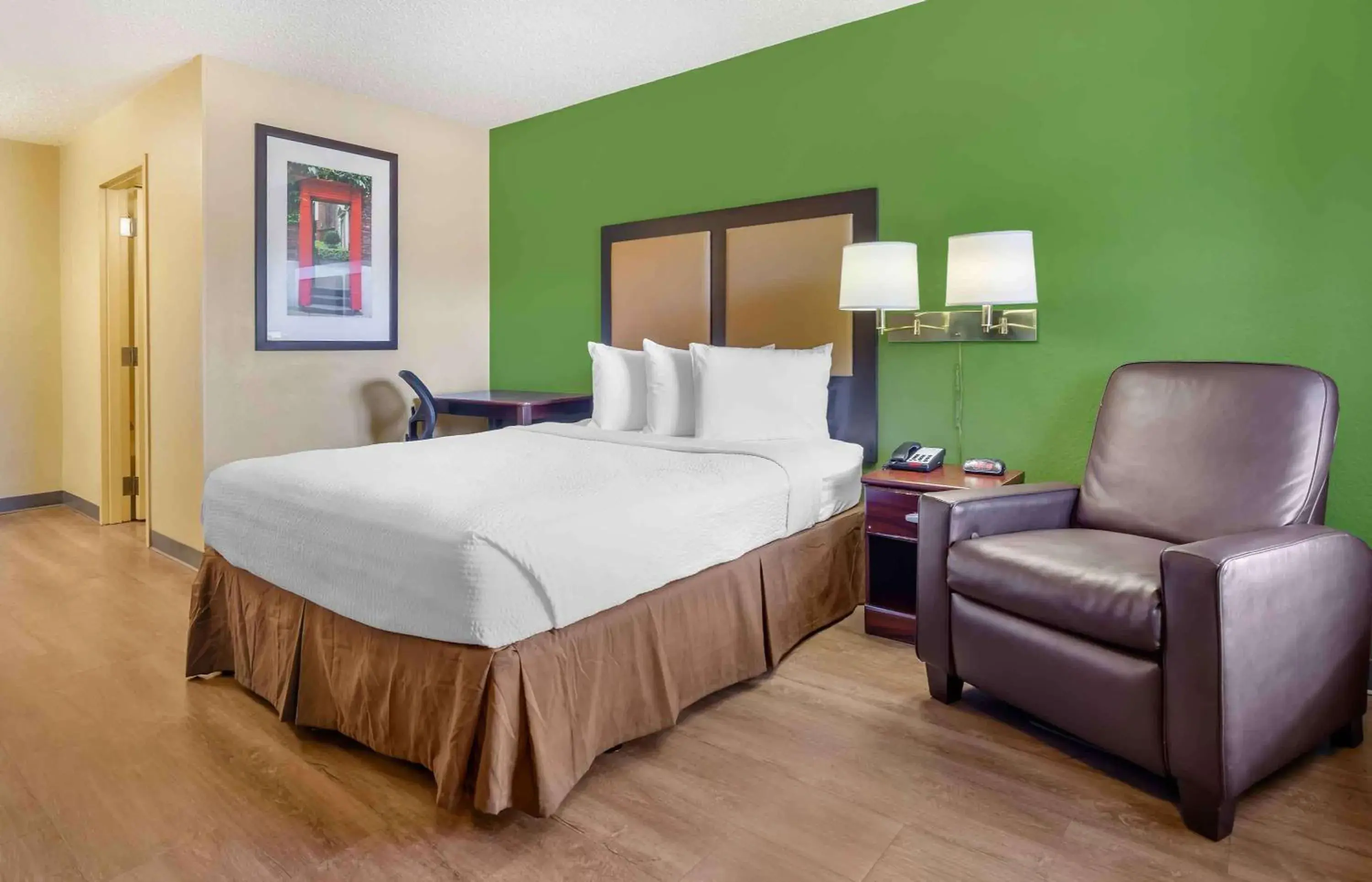 Bedroom, Bed in Extended Stay America Select Suites - Roanoke - Airport