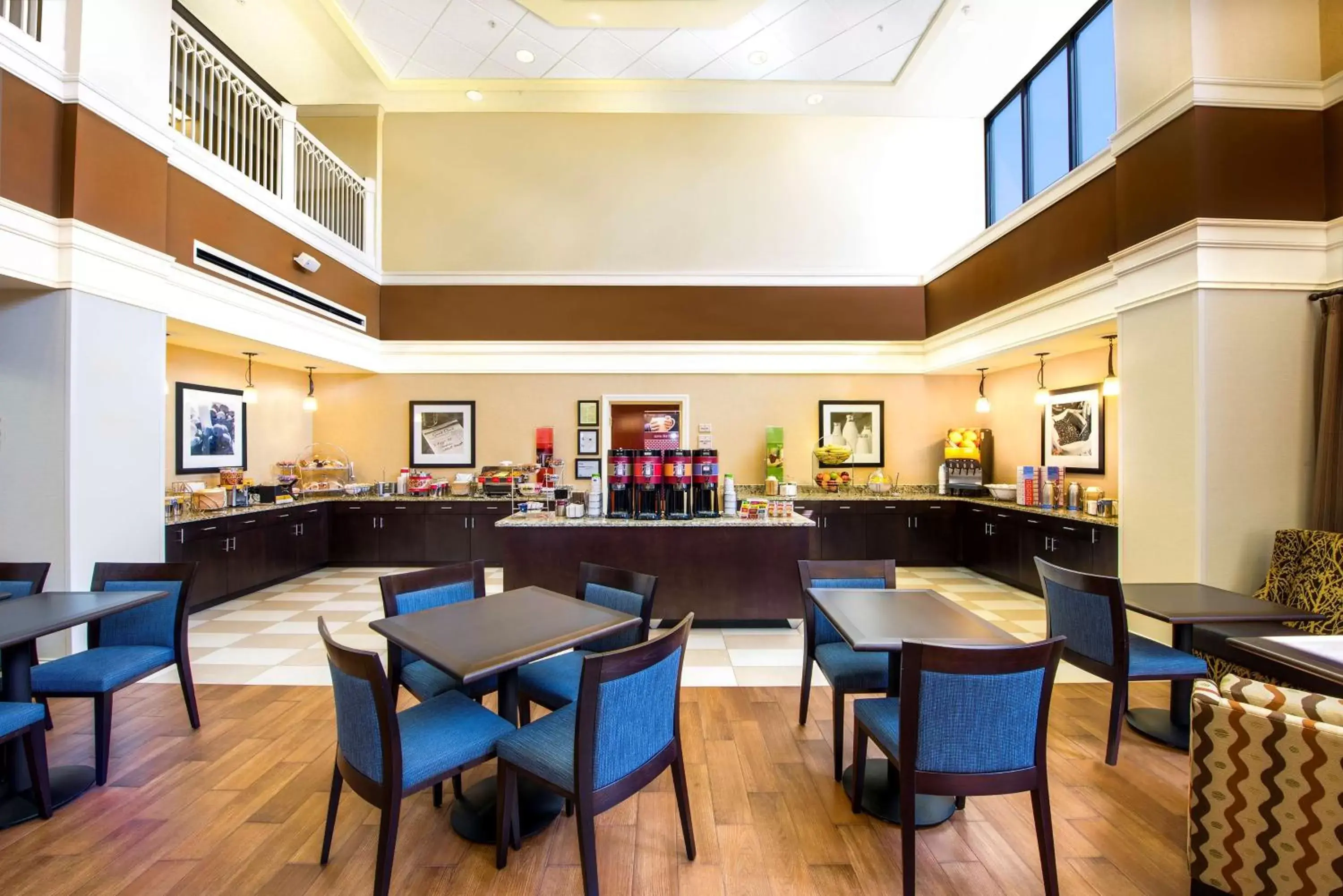 Dining area, Restaurant/Places to Eat in Hampton Inn & Suites-Atlanta Airport North-I-85