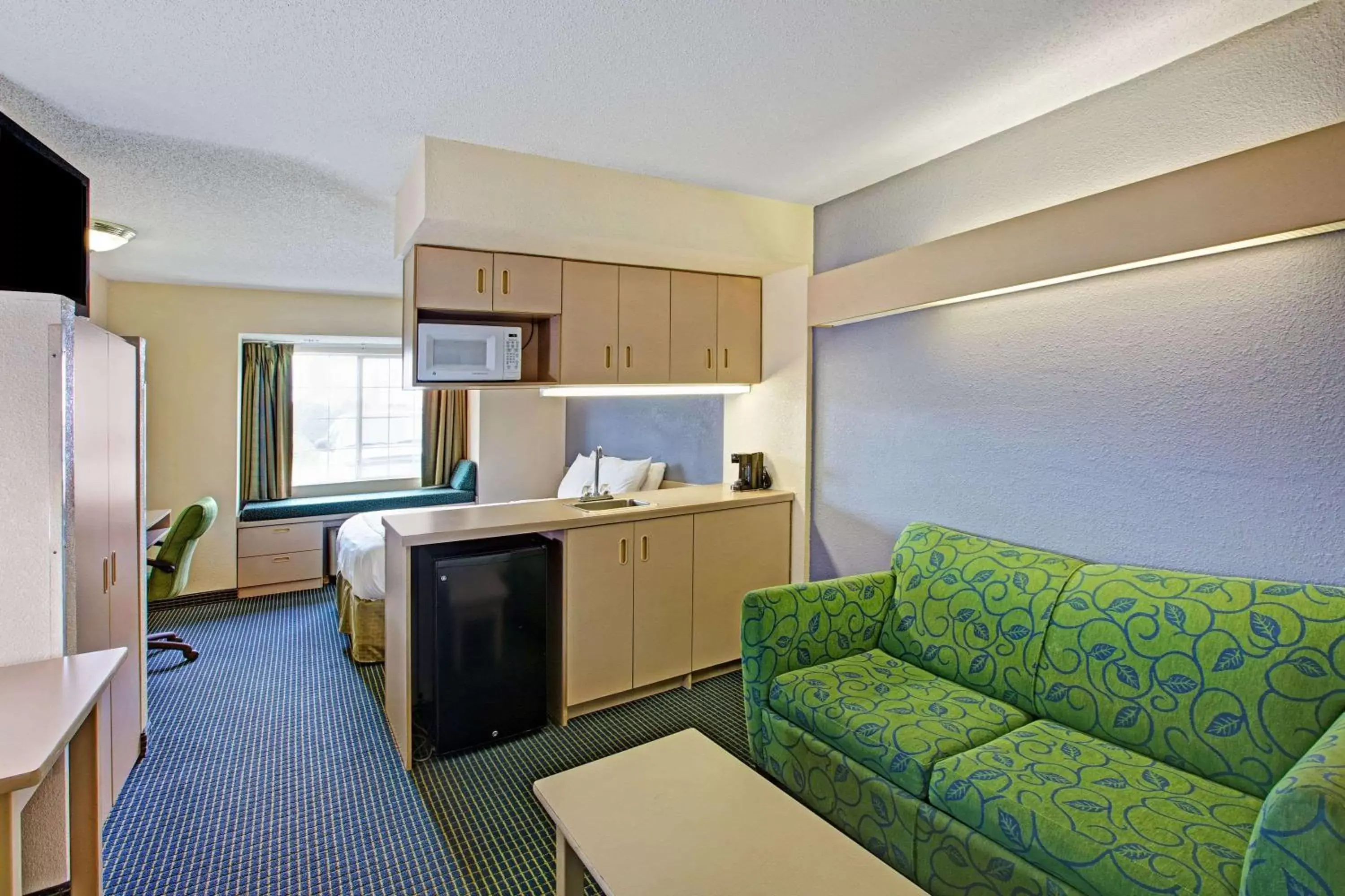 Photo of the whole room, Kitchen/Kitchenette in Microtel Inn & Suites by Wyndham Statesville