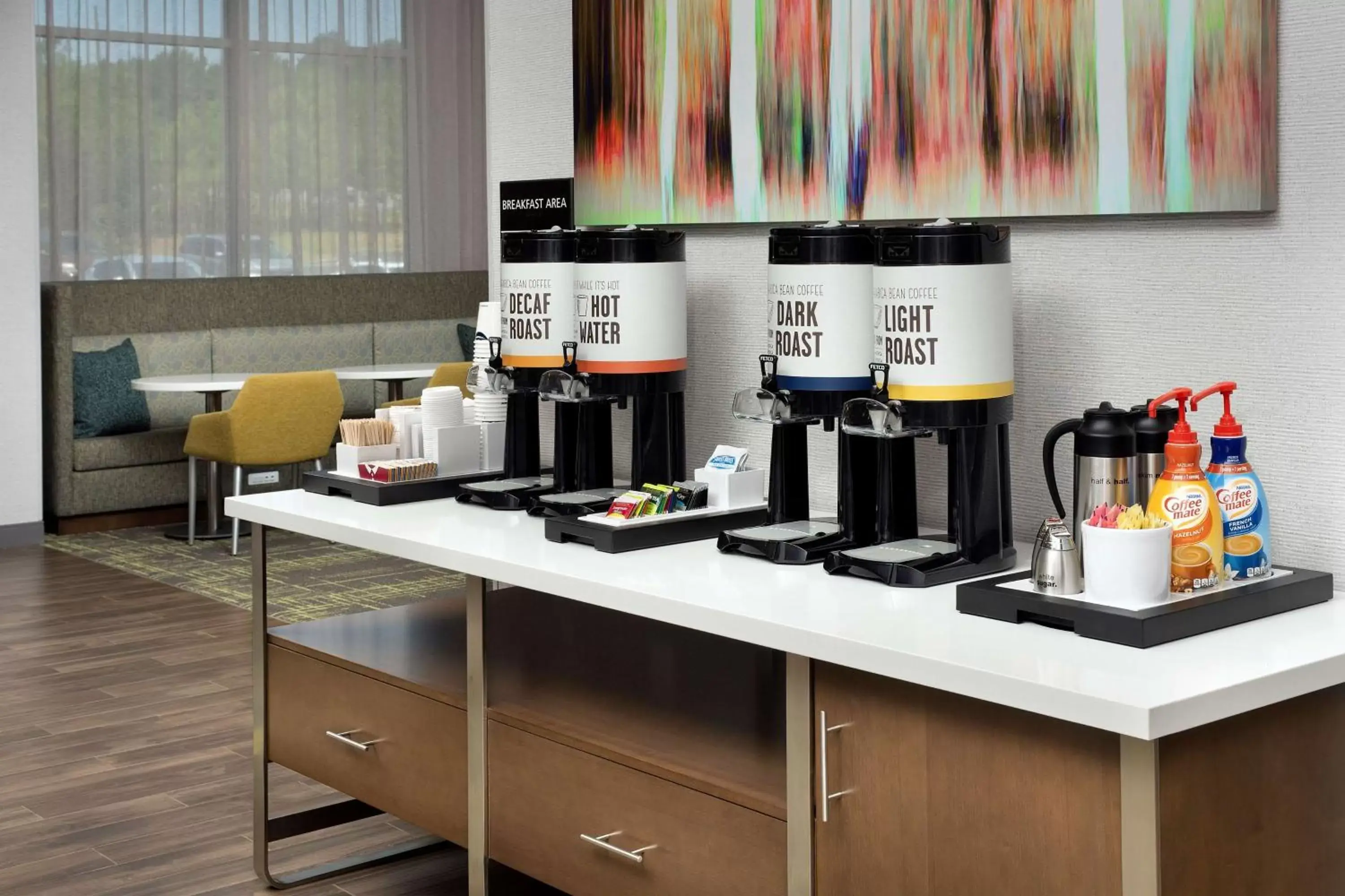 Dining area, Kitchen/Kitchenette in Hampton Inn & Suites Lexington