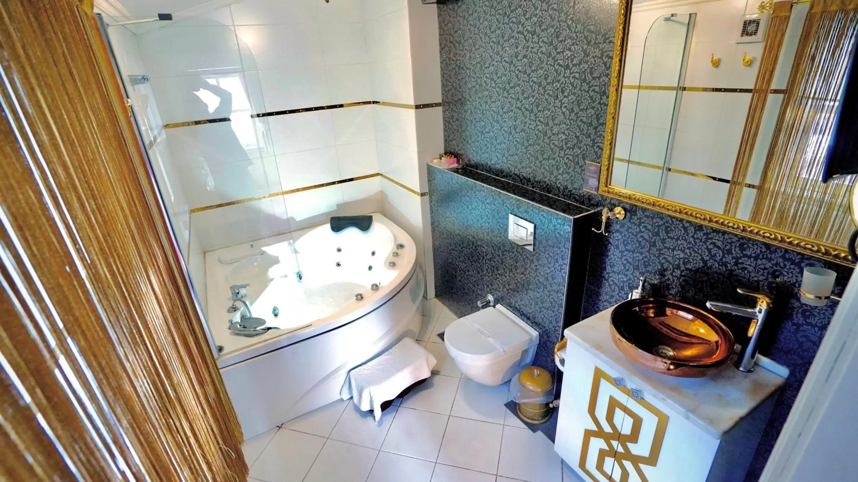 Bathroom in Sultan Tughra Hotel