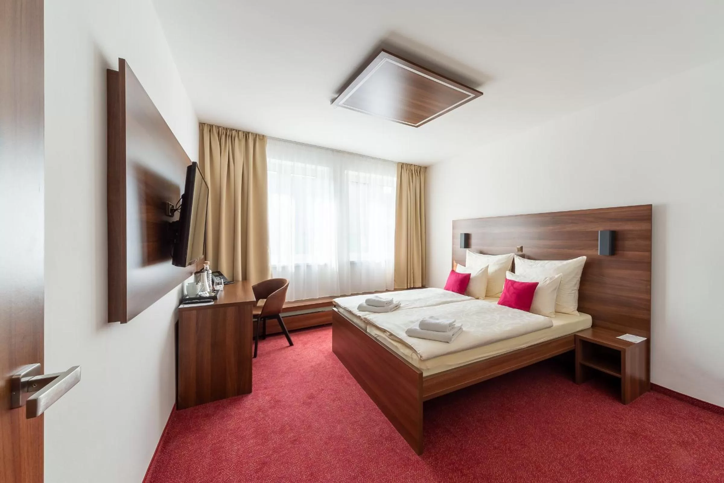 Bedroom, Bed in Bohemia Inn Hotel