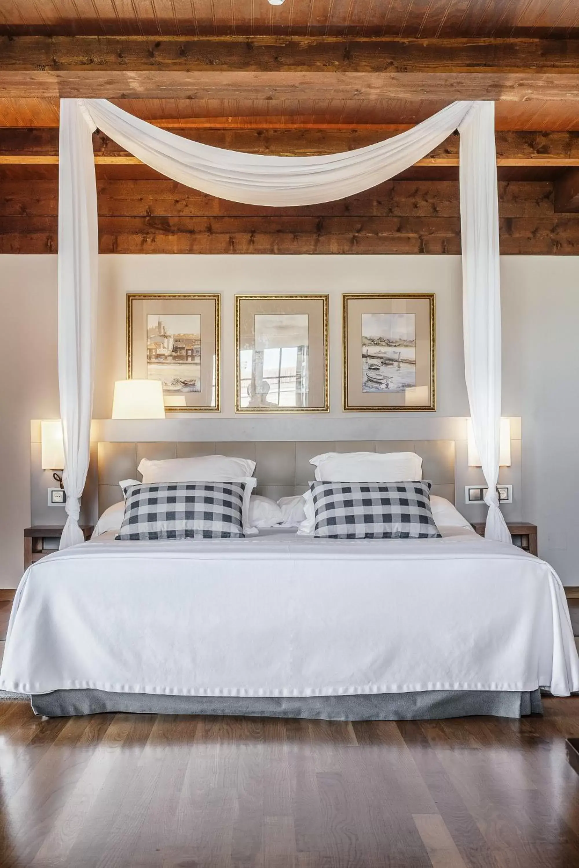 Photo of the whole room, Bed in Parador de Baiona Photo of the whole room, Bed in Parador de Baiona