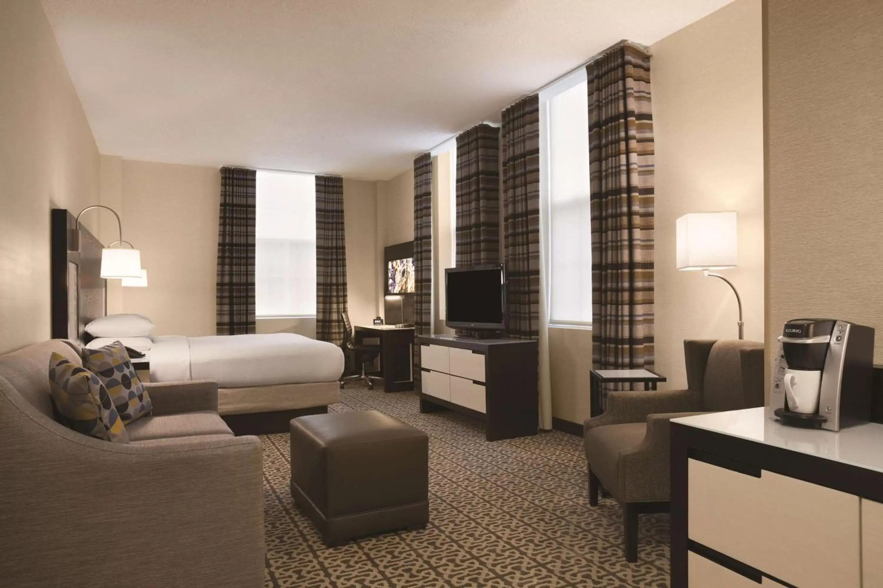 Bedroom, Seating Area in DoubleTree by Hilton Hotel Boston - Downtown