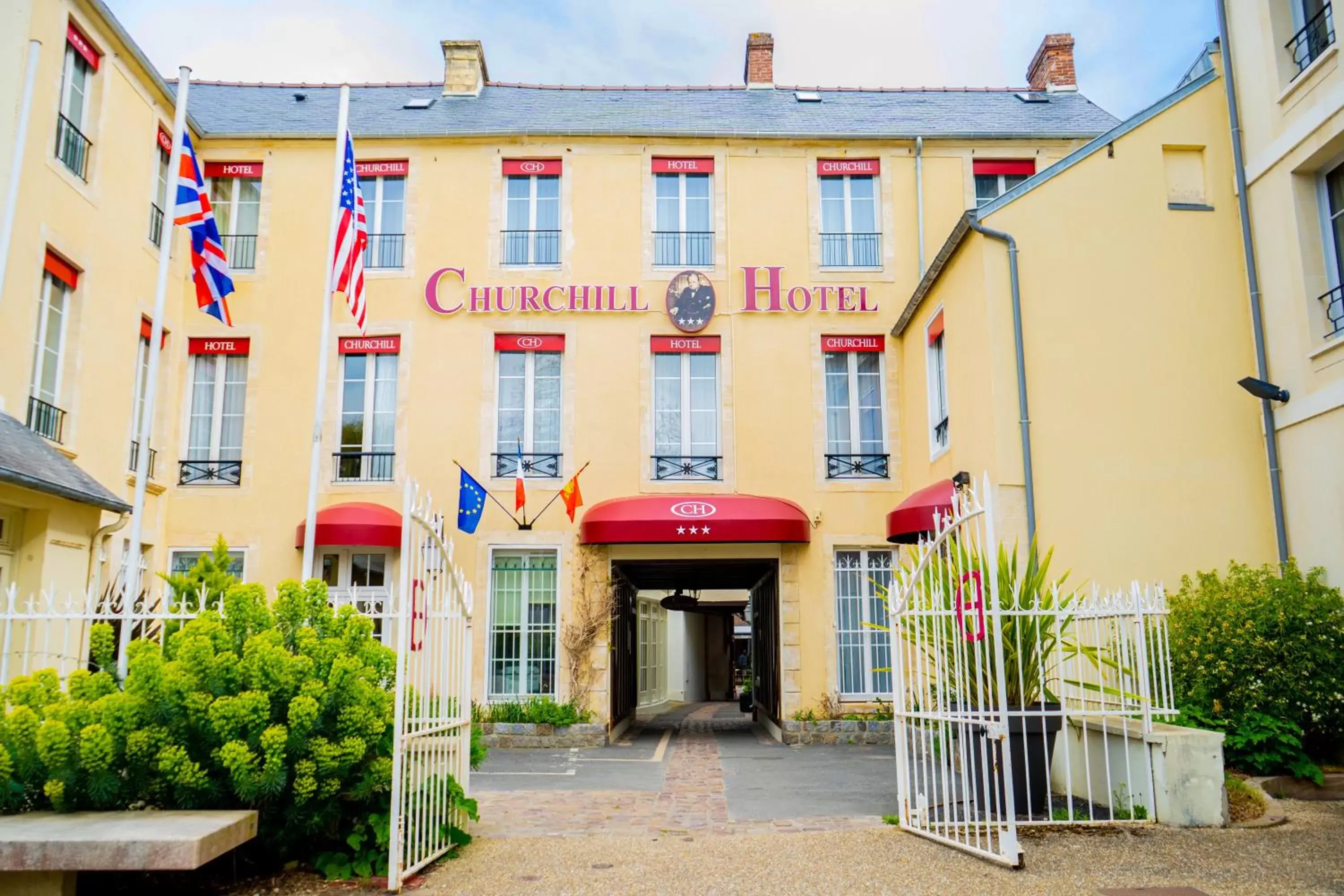 Property Building in Churchill Hotel Bayeux Centre