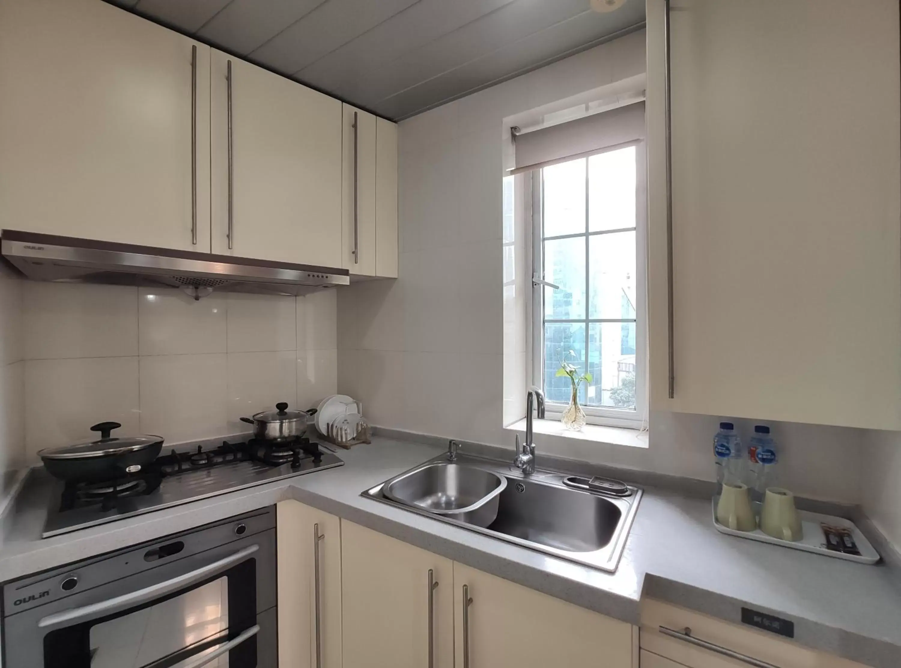 Kitchen/Kitchenette in Ladoll Service Apartments