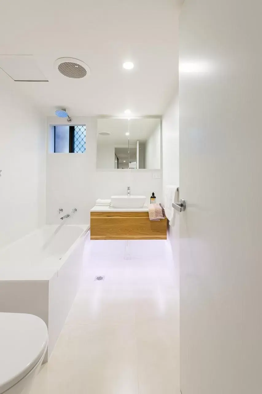 Bathroom in Byron Pacific Apartments - On Clarkes Beach