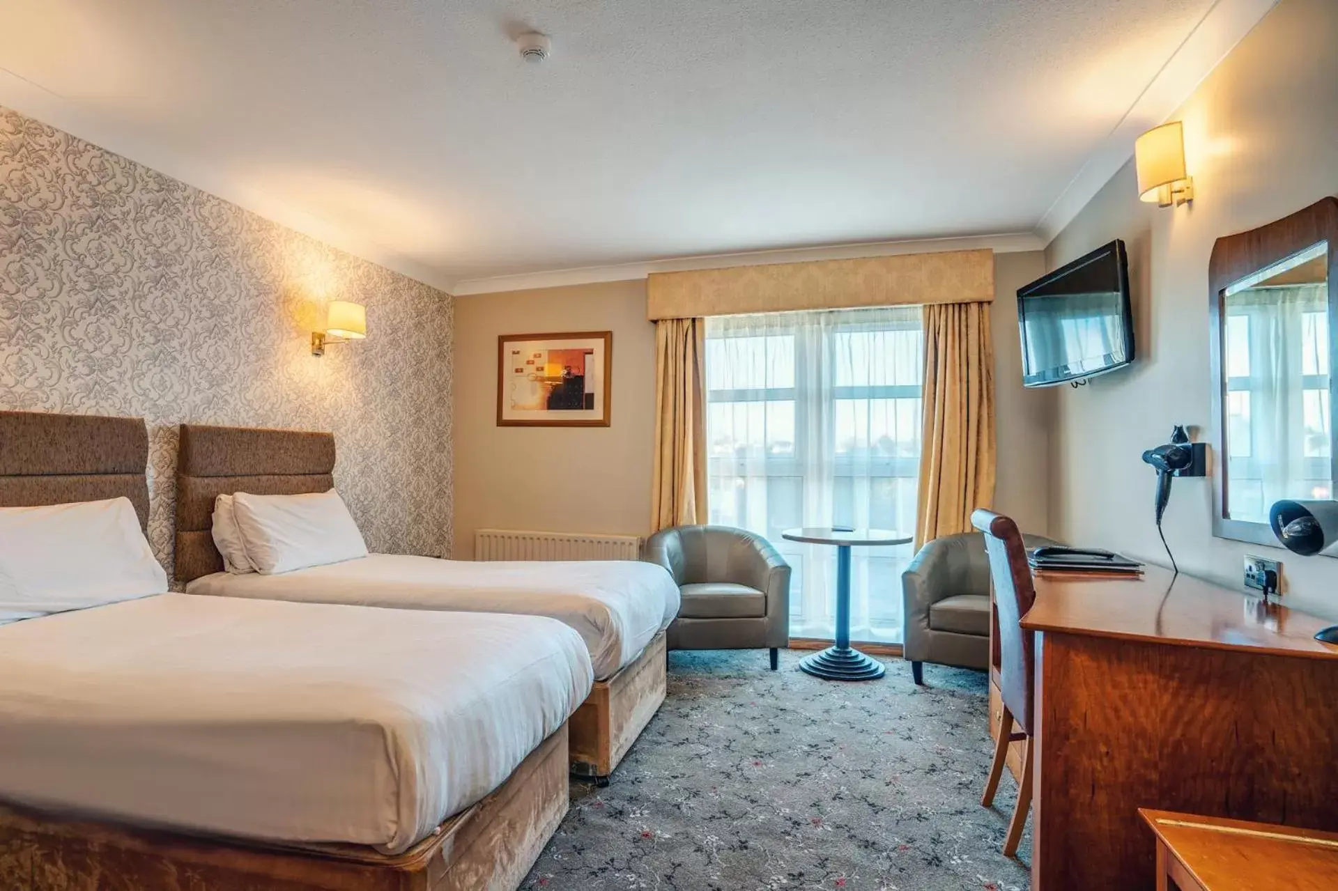 Twin Room with River View in Ballina Manor Hotel