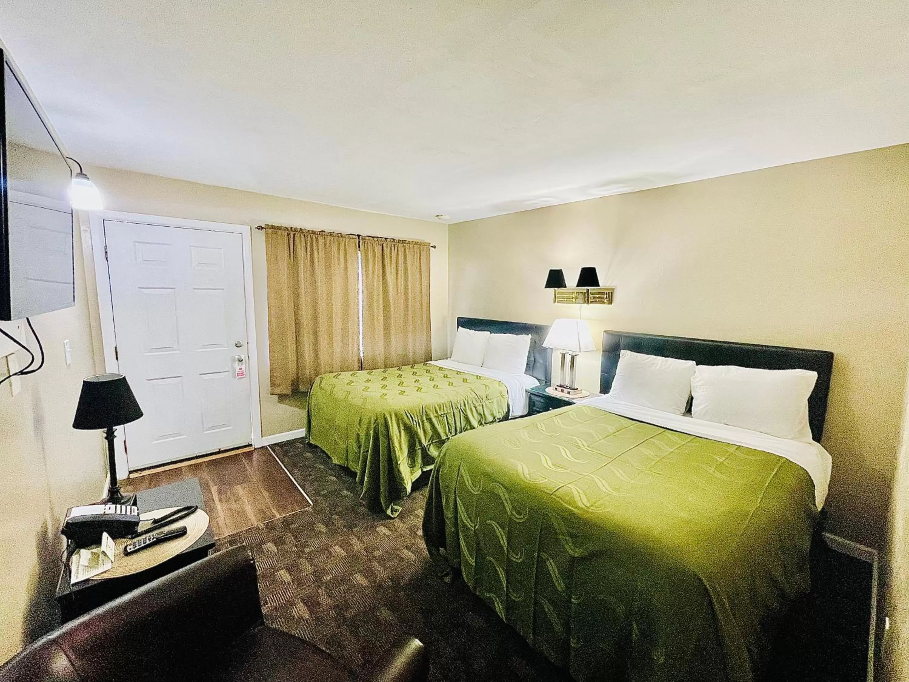 Bed in Sage N Sand Motel