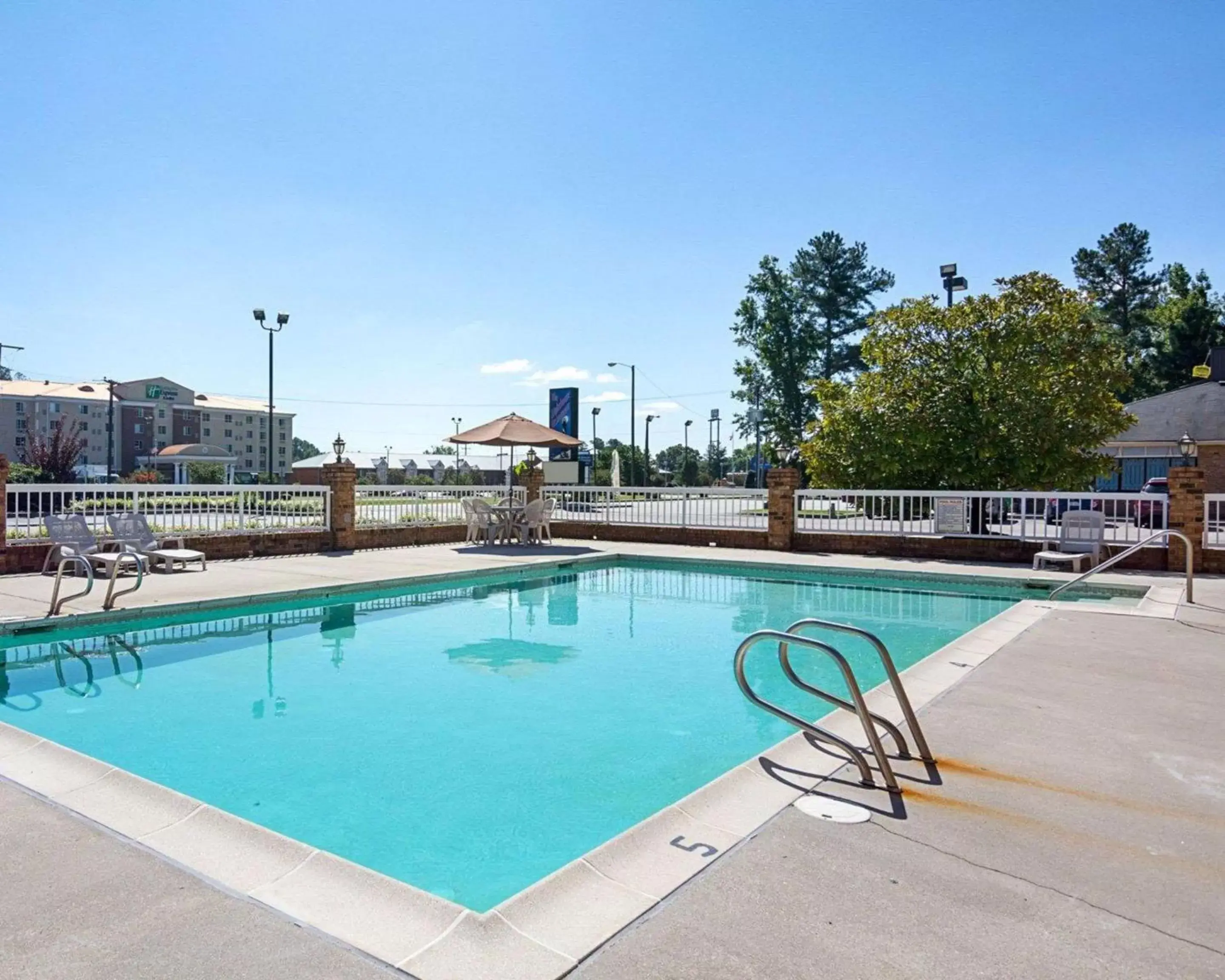 On site, Swimming Pool in Quality Inn Petersburg Near Fort Gregg-Adams