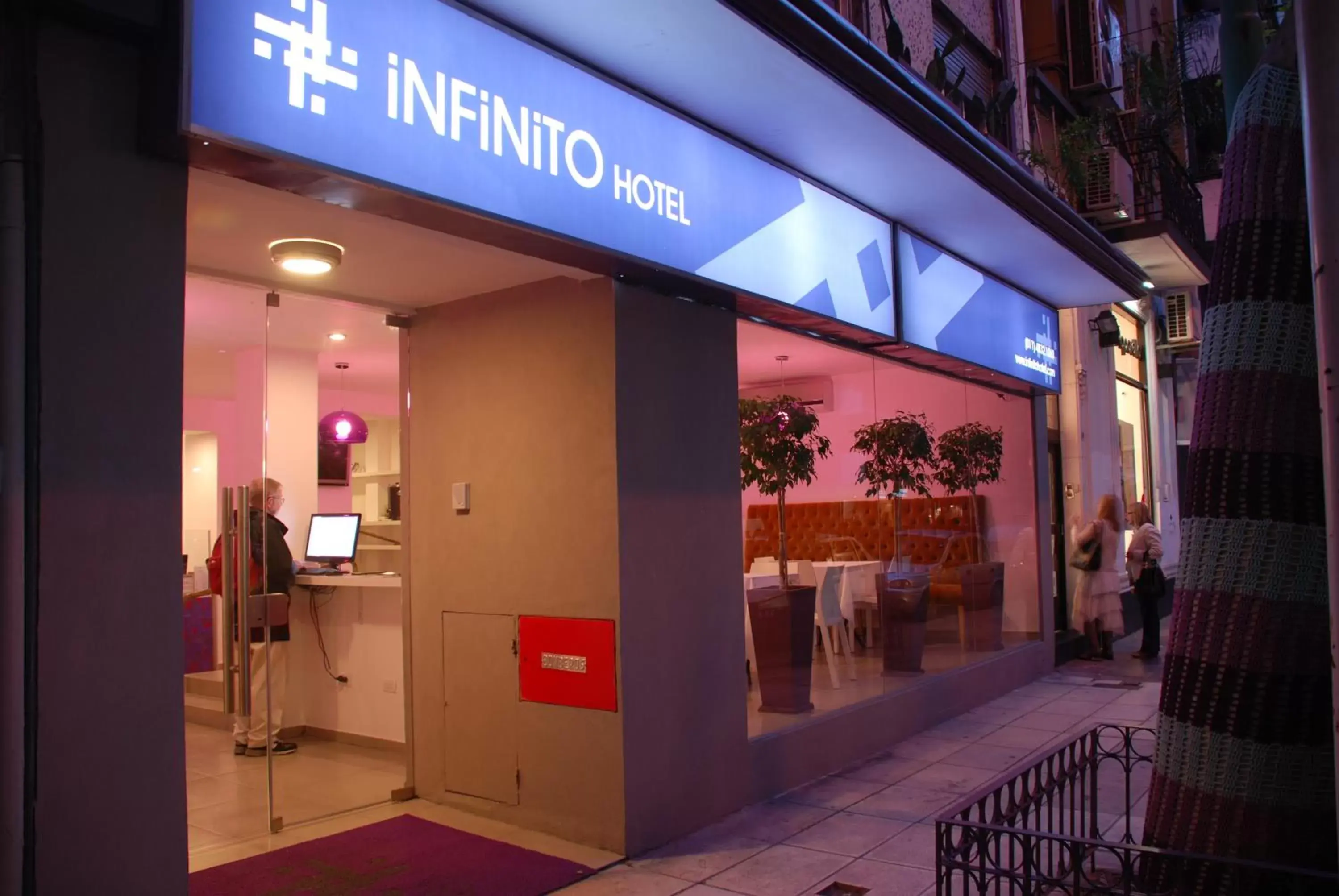 Facade/entrance in Infinito Hotel