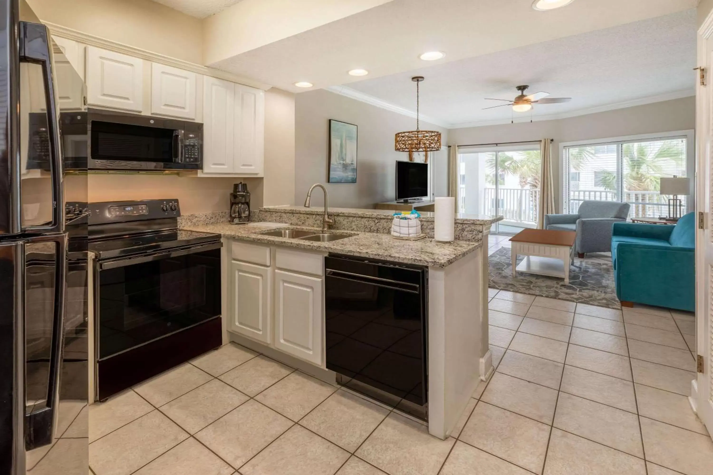 Kitchen or kitchenette, Kitchen/Kitchenette in Palm Beach Resort Orange Beach a Ramada by Wyndham