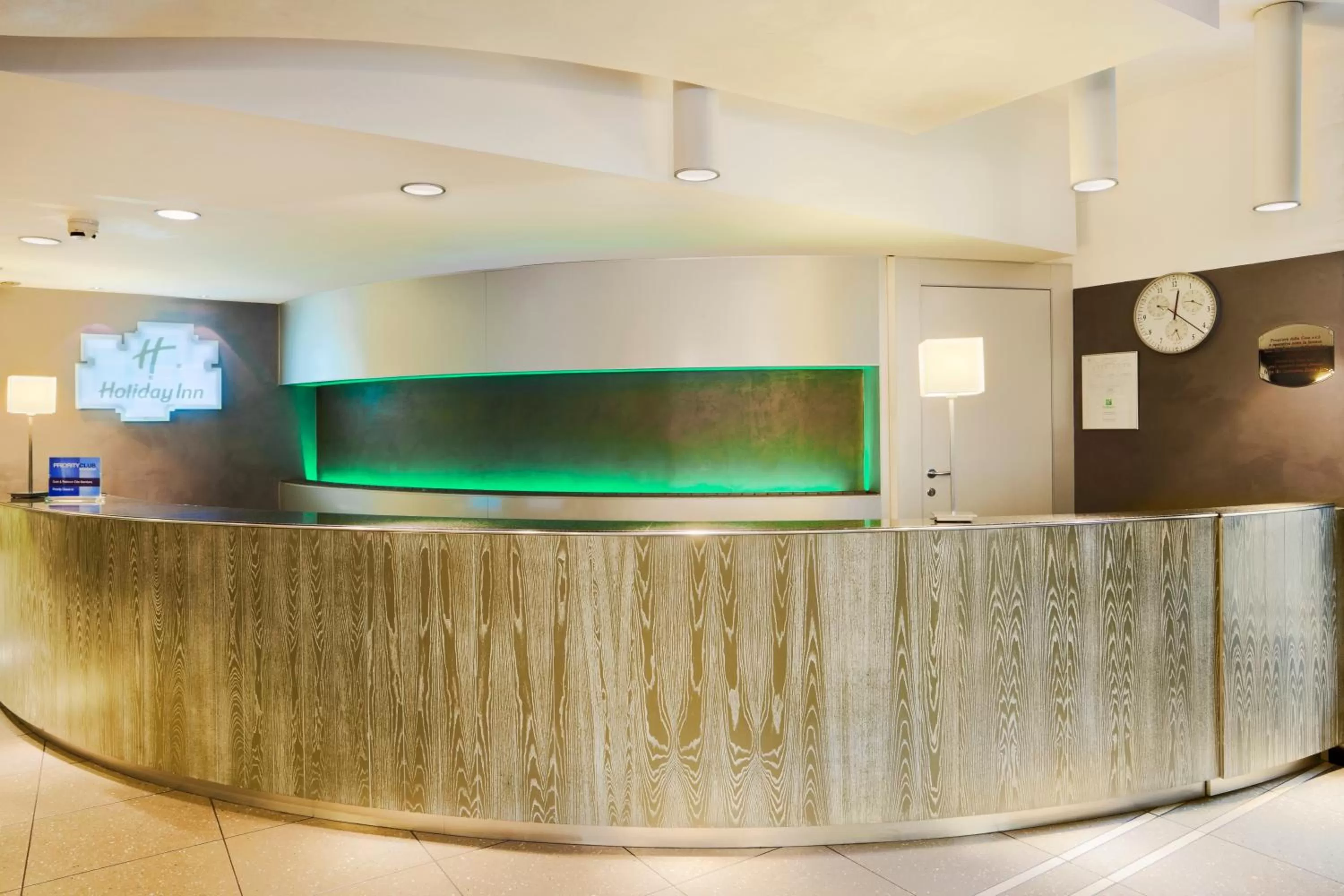 Lobby or reception in Sure Hotel by Best Western Turin City Centre