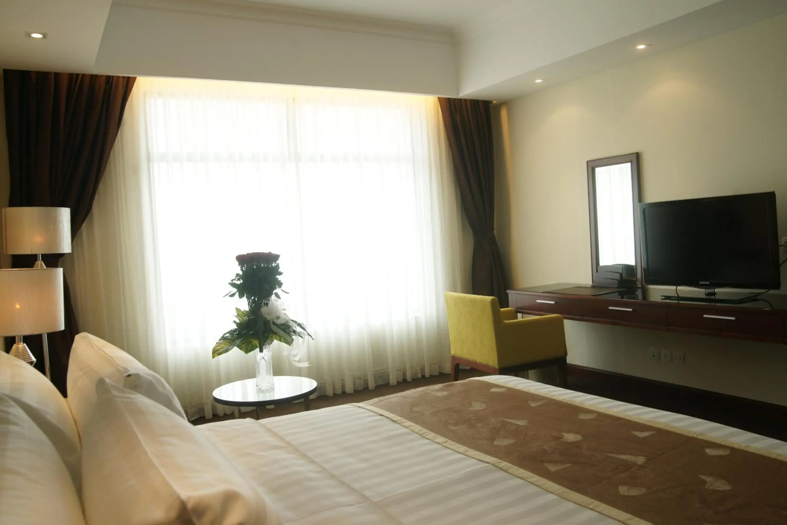 Bedroom, TV/Entertainment Center in Vissai Saigon Hotel