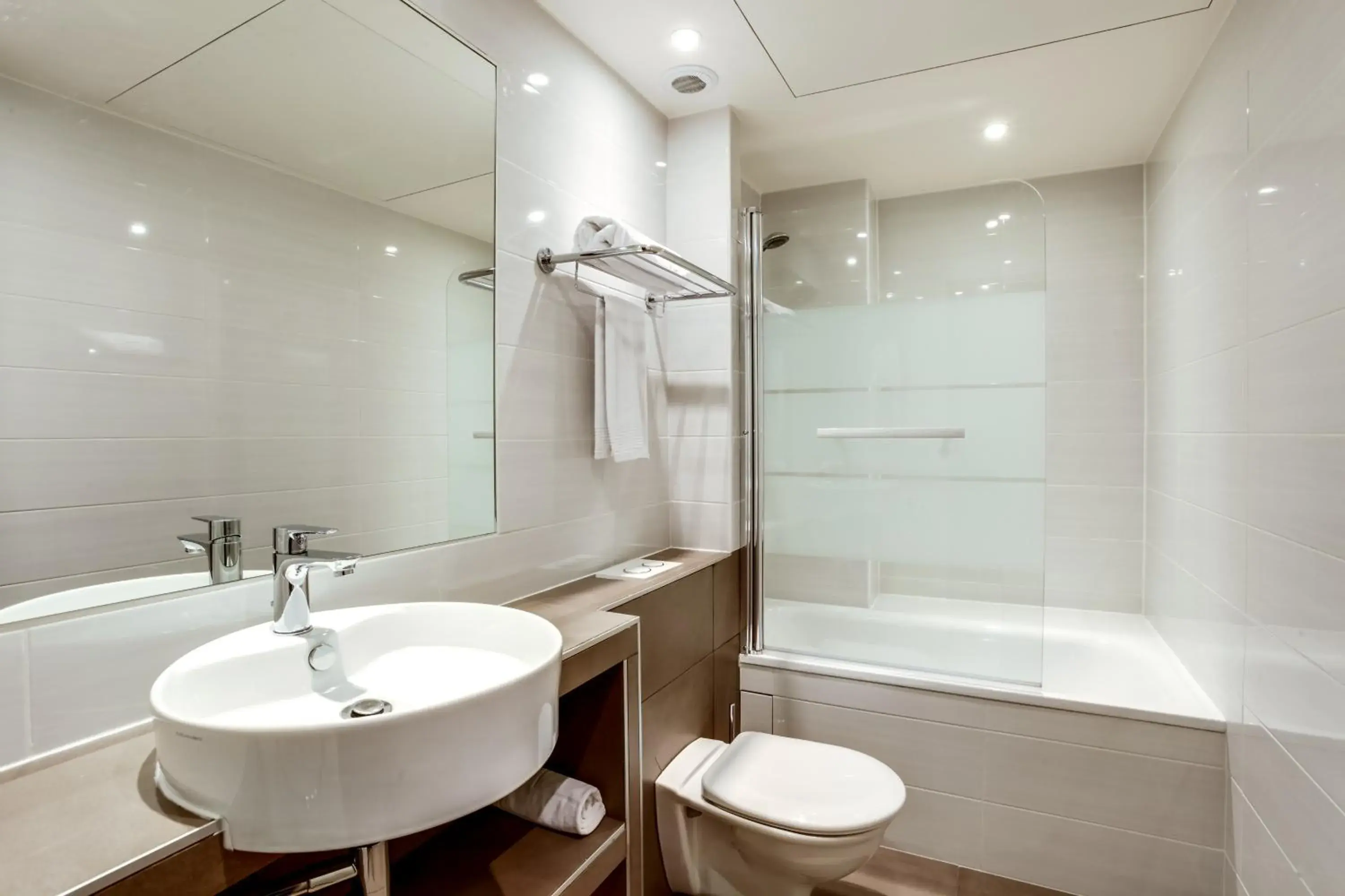 Bathroom in Hotel d'Amiens