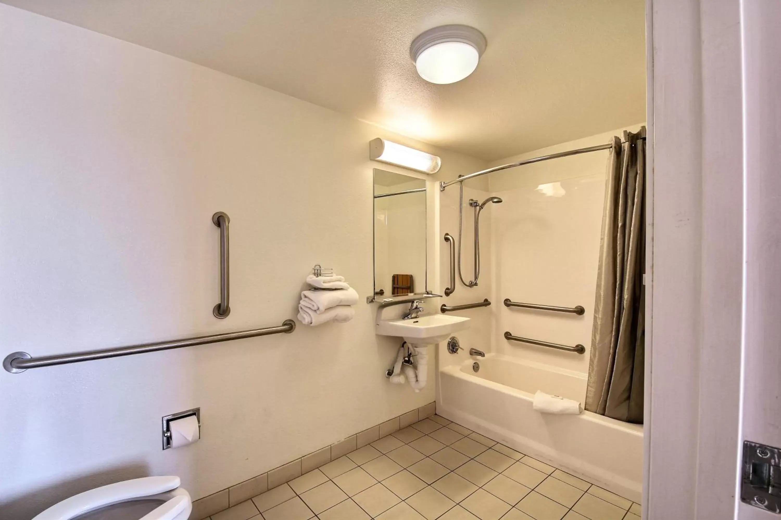 Bathroom in Motel 6-Laredo, TX - South