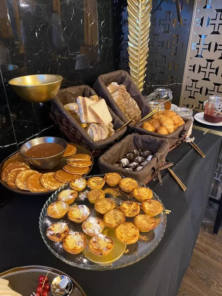 Buffet breakfast, Food in Hotel República