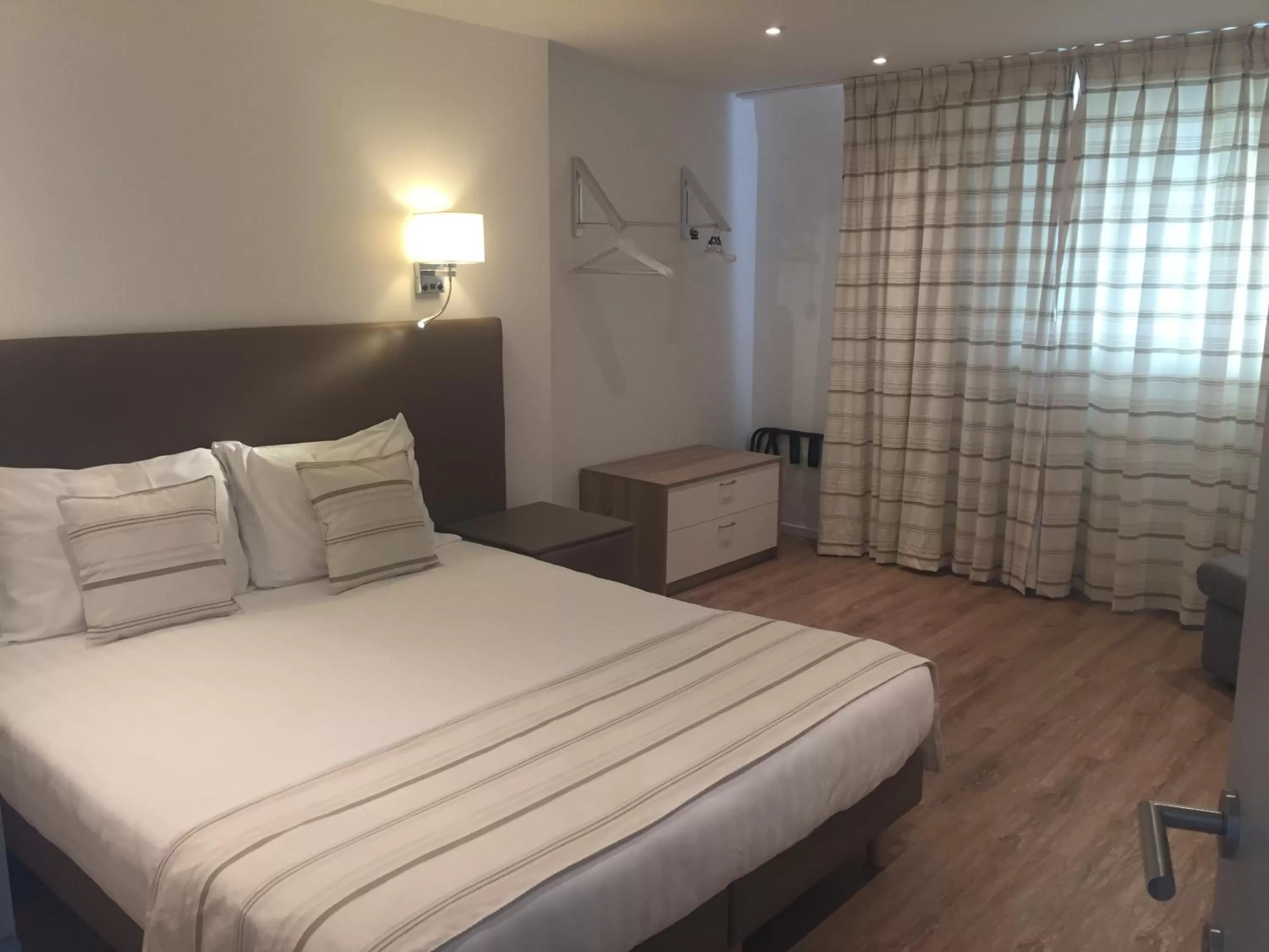 Photo of the whole room, Bed in Shelter-rooms