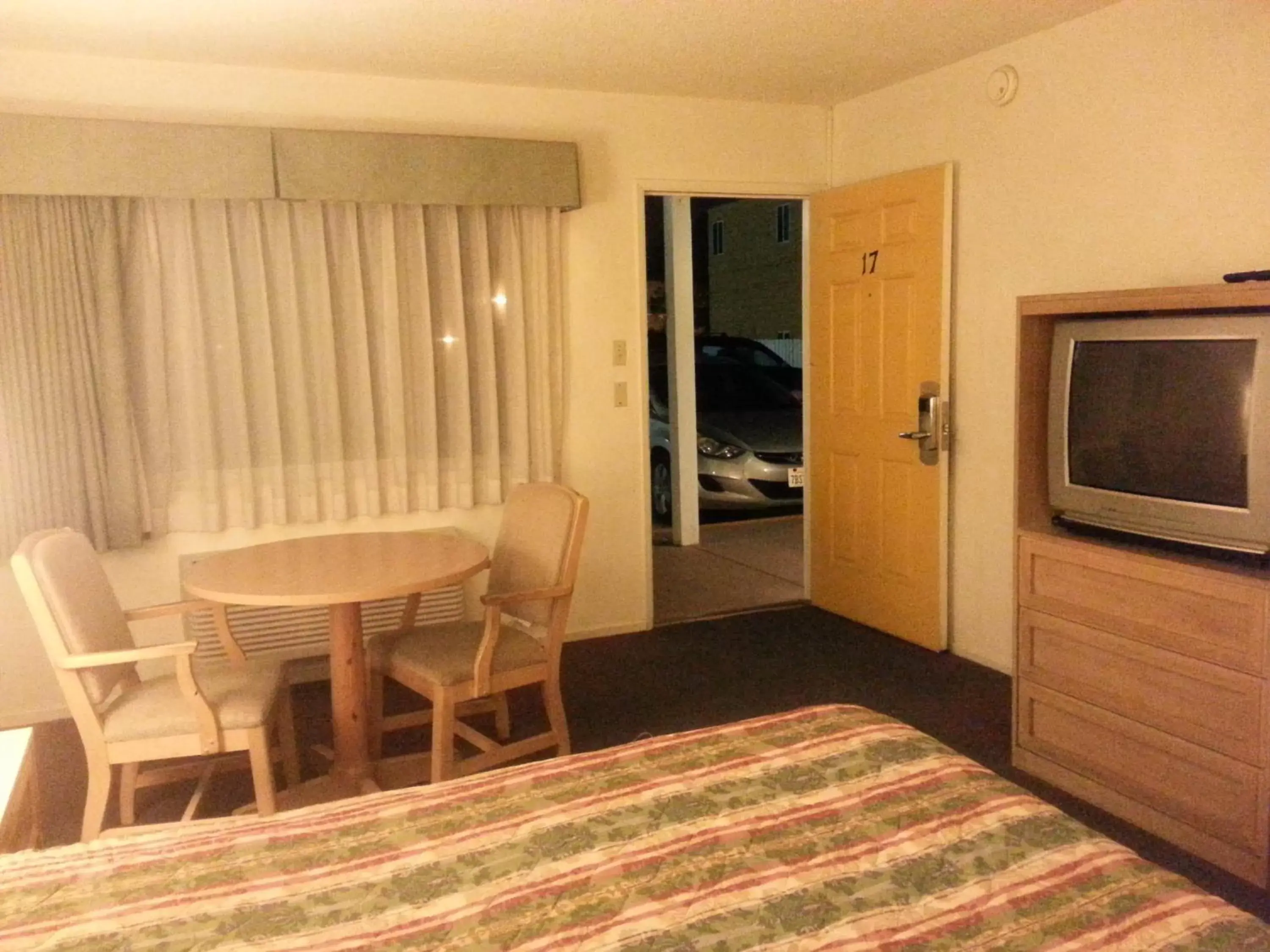 TV and multimedia, TV/Entertainment Center in Villa Motel