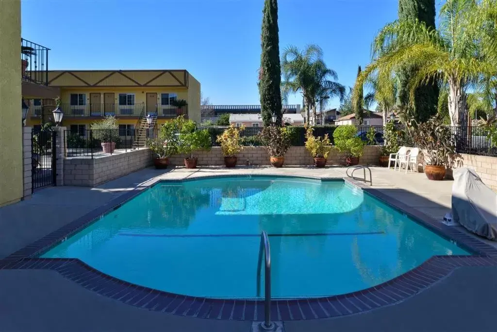 Swimming Pool in Americas Best Value Inn & Suites - Fontana