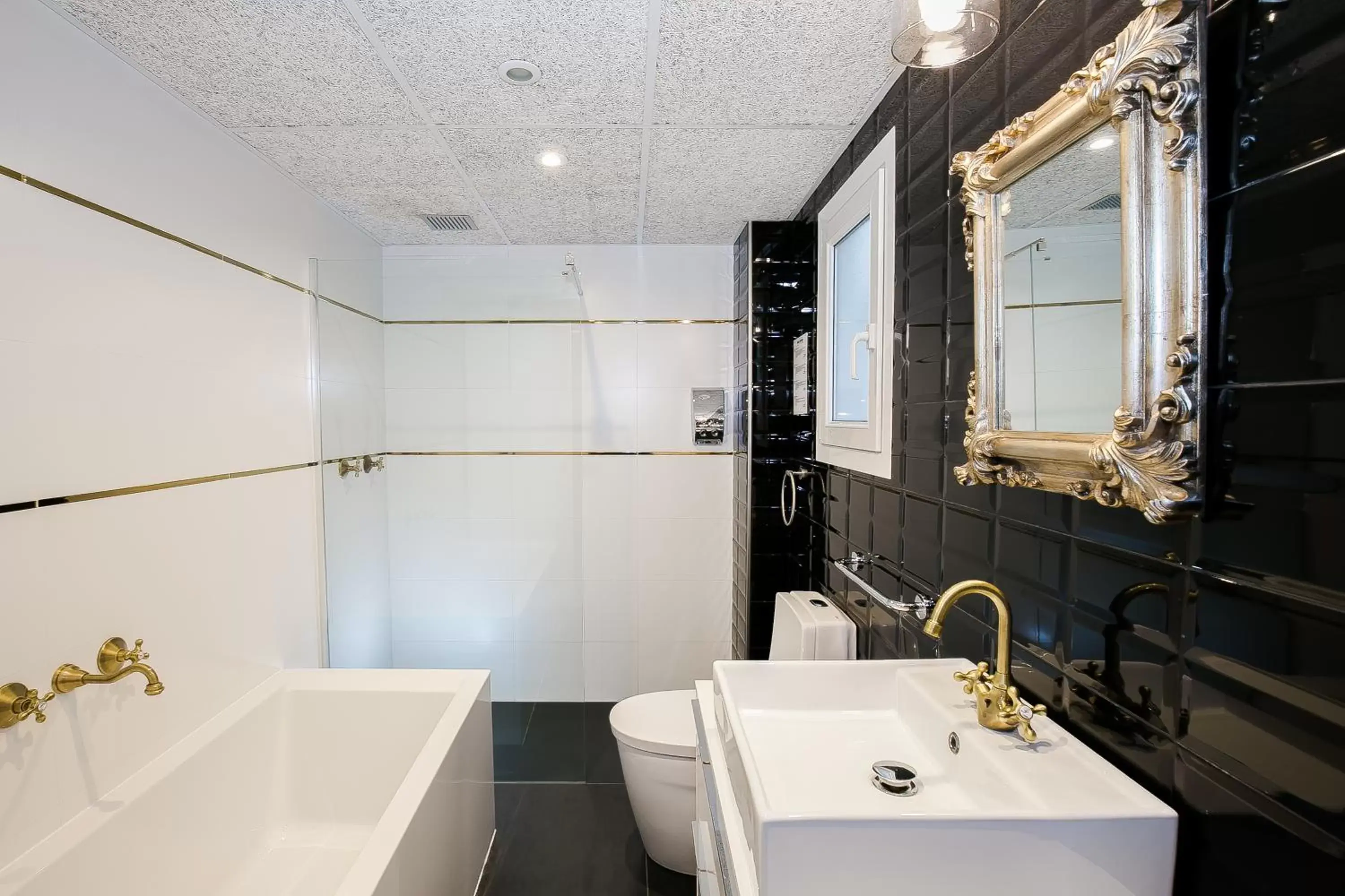 Bathroom in Hotel Montmar