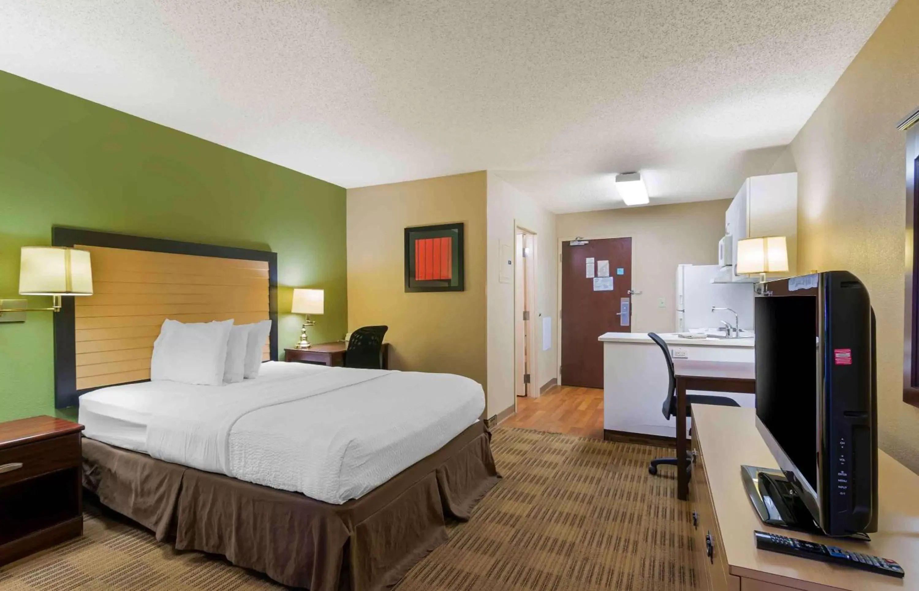 Bedroom in Extended Stay America Suites - Kansas City - Overland Park - Quivira Rd
