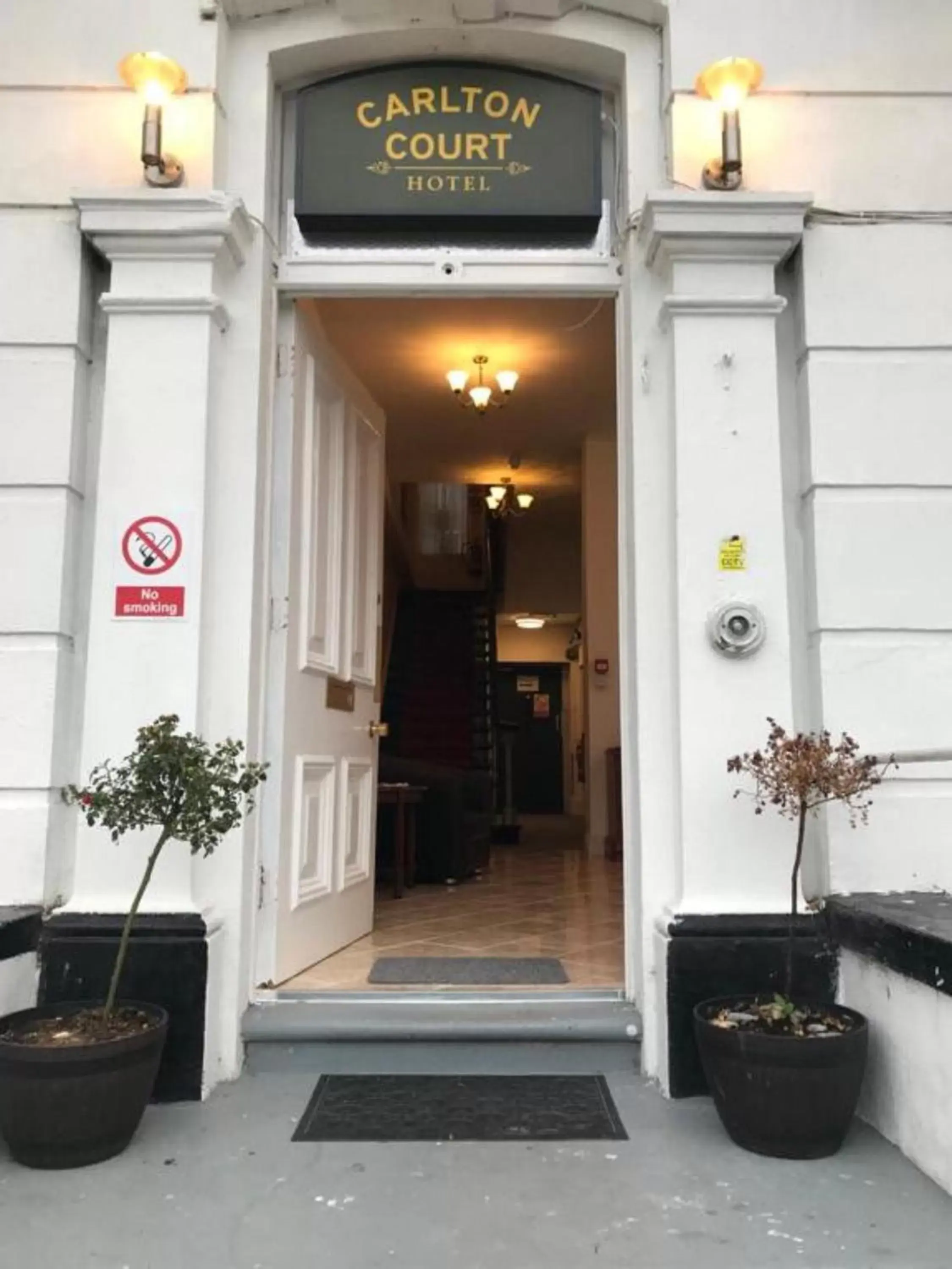 Facade/entrance in OYO Carlton Court Hotel