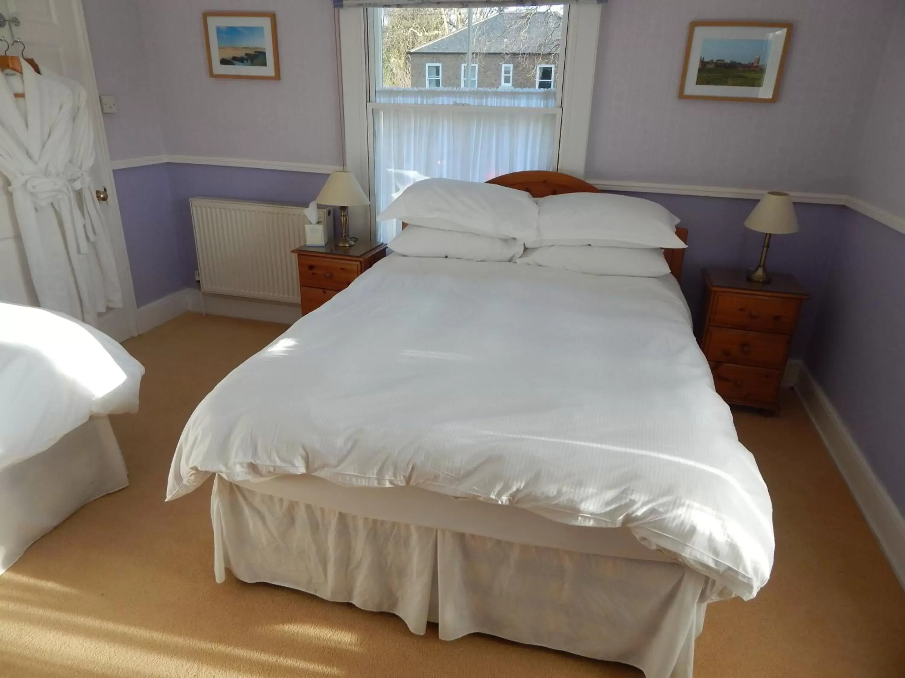 Photo of the whole room, Bed in Fairlight Lodge