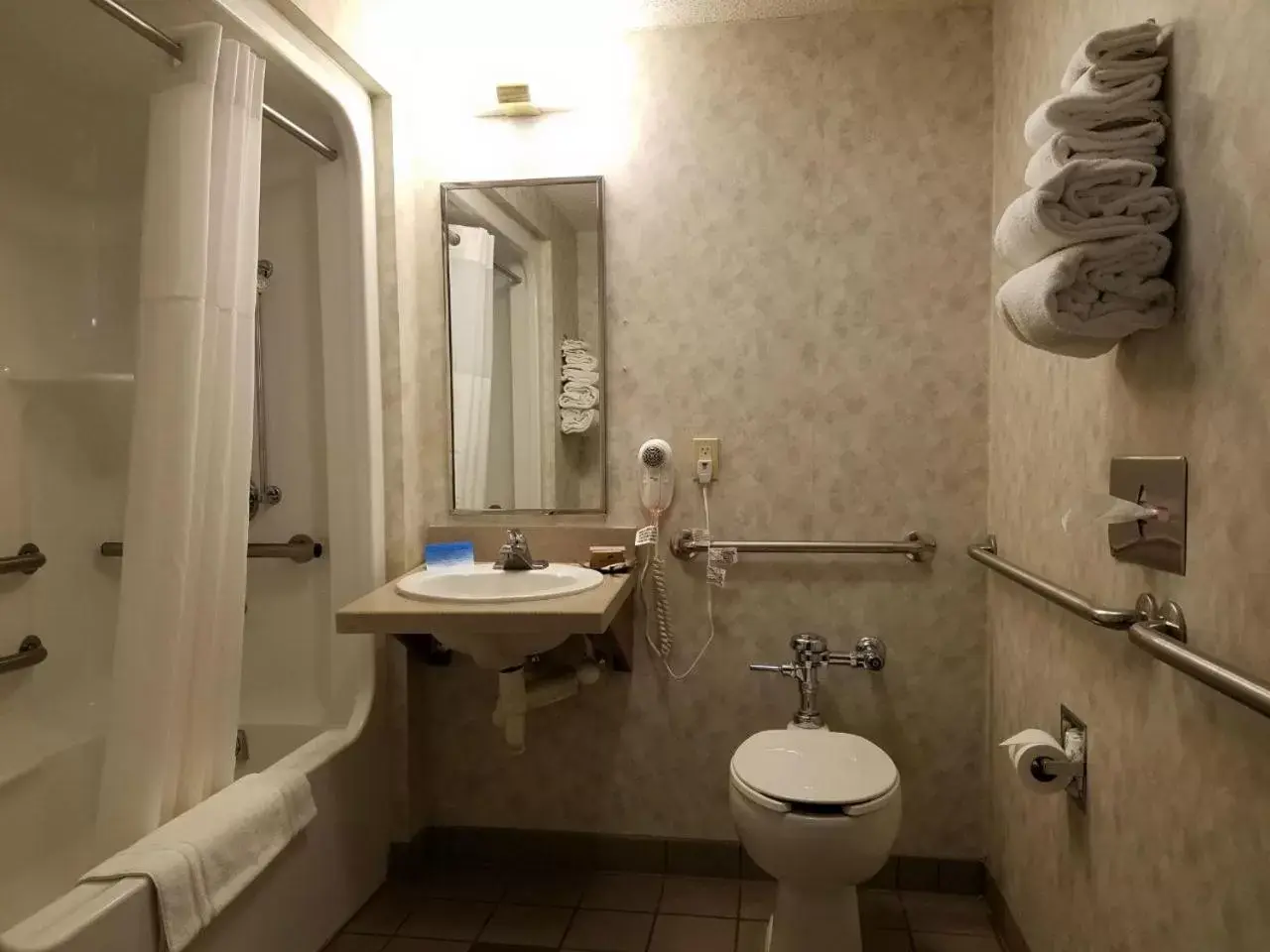 Quadruple Room - Disability Access in Potawatomi Inn & Cabins Quadruple Room - Disability Access in Potawatomi Inn & Cabins