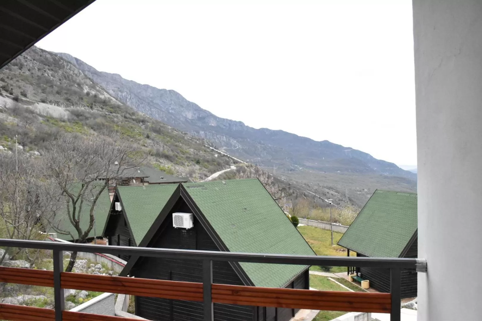 OSTROG Aparthotel KOLIBA-VLASTNIŠTVO MANASTIRA OSTROG