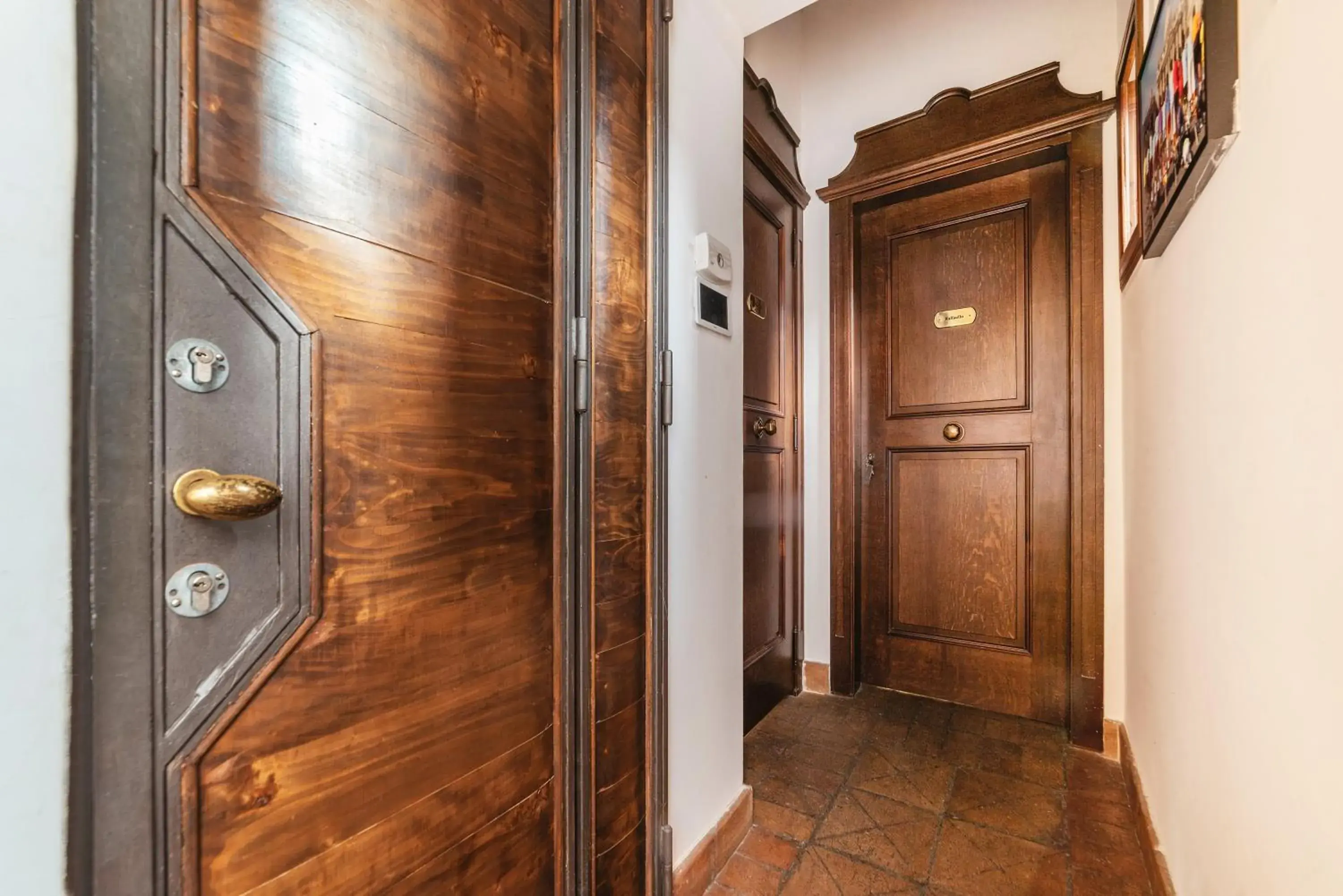 Facade/entrance in Luxury Trastevere Facade/entrance in Luxury Trastevere