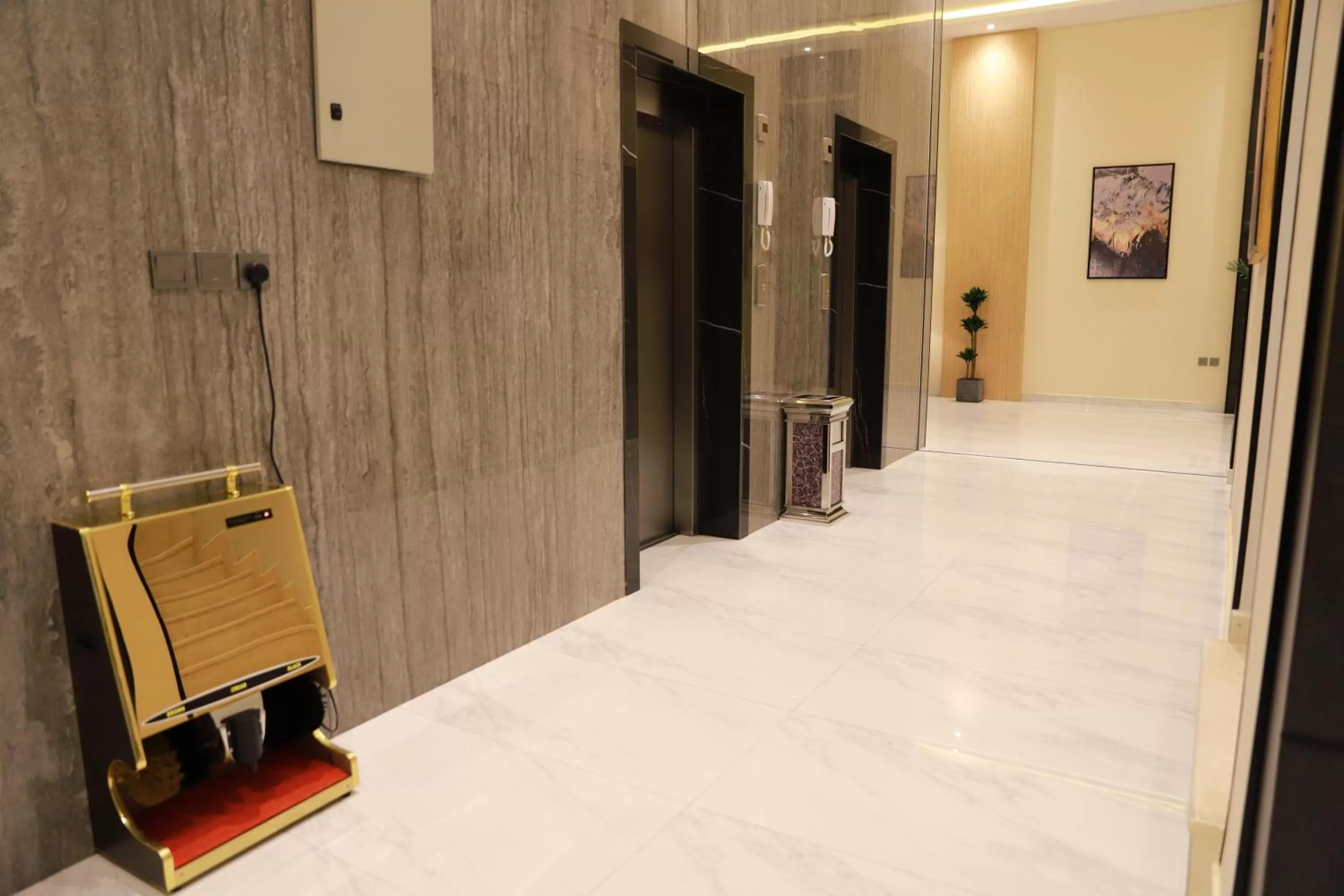 elevator in Tulip View Hotel