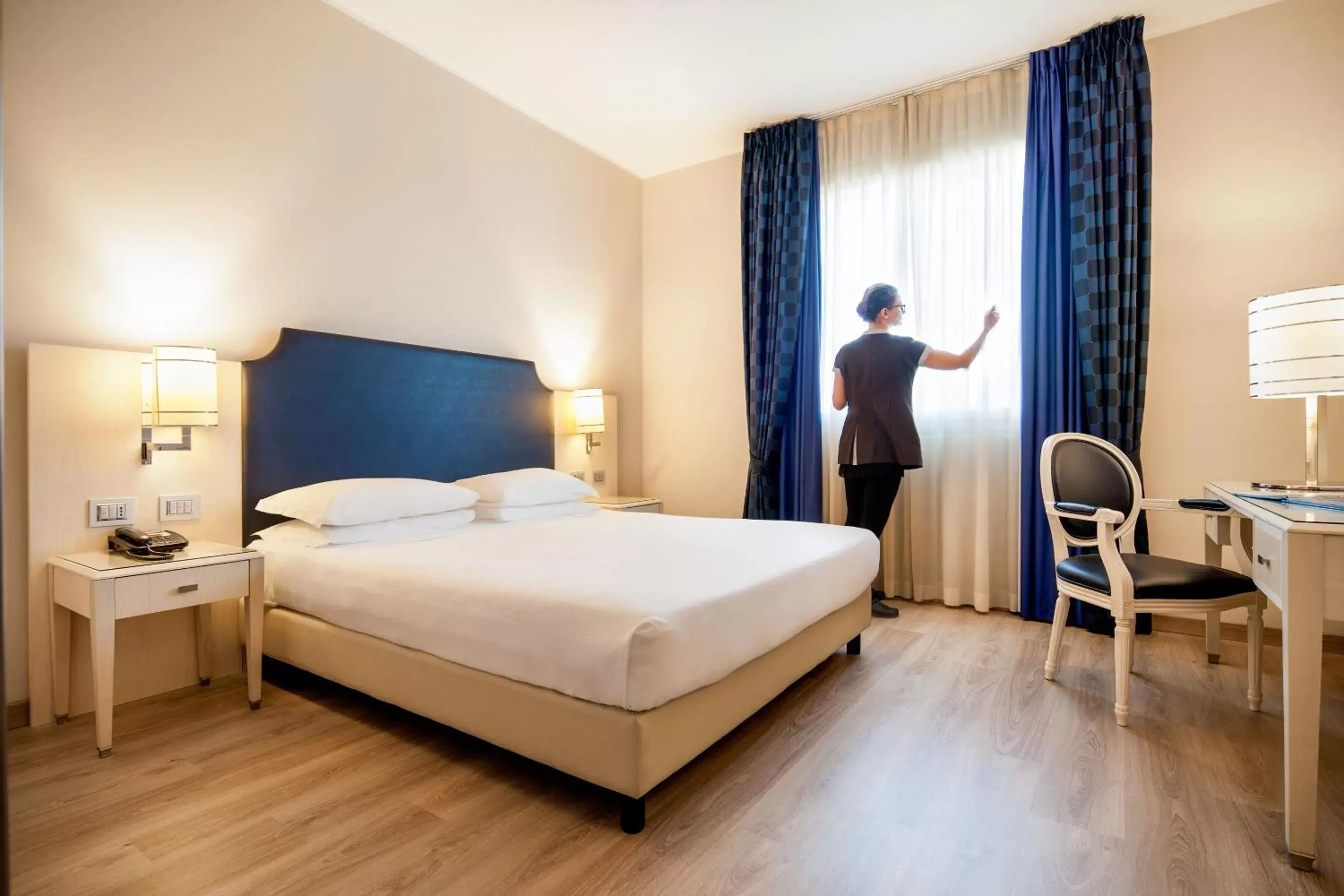 Staff, Bed in Just Hotel Lomazzo Fiera
