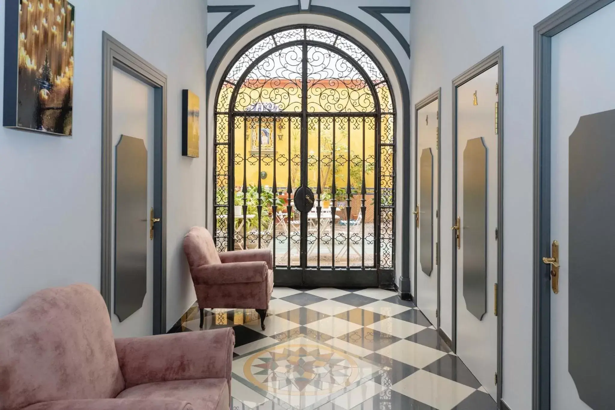 Garden view, Seating Area in Hotel Sevilla