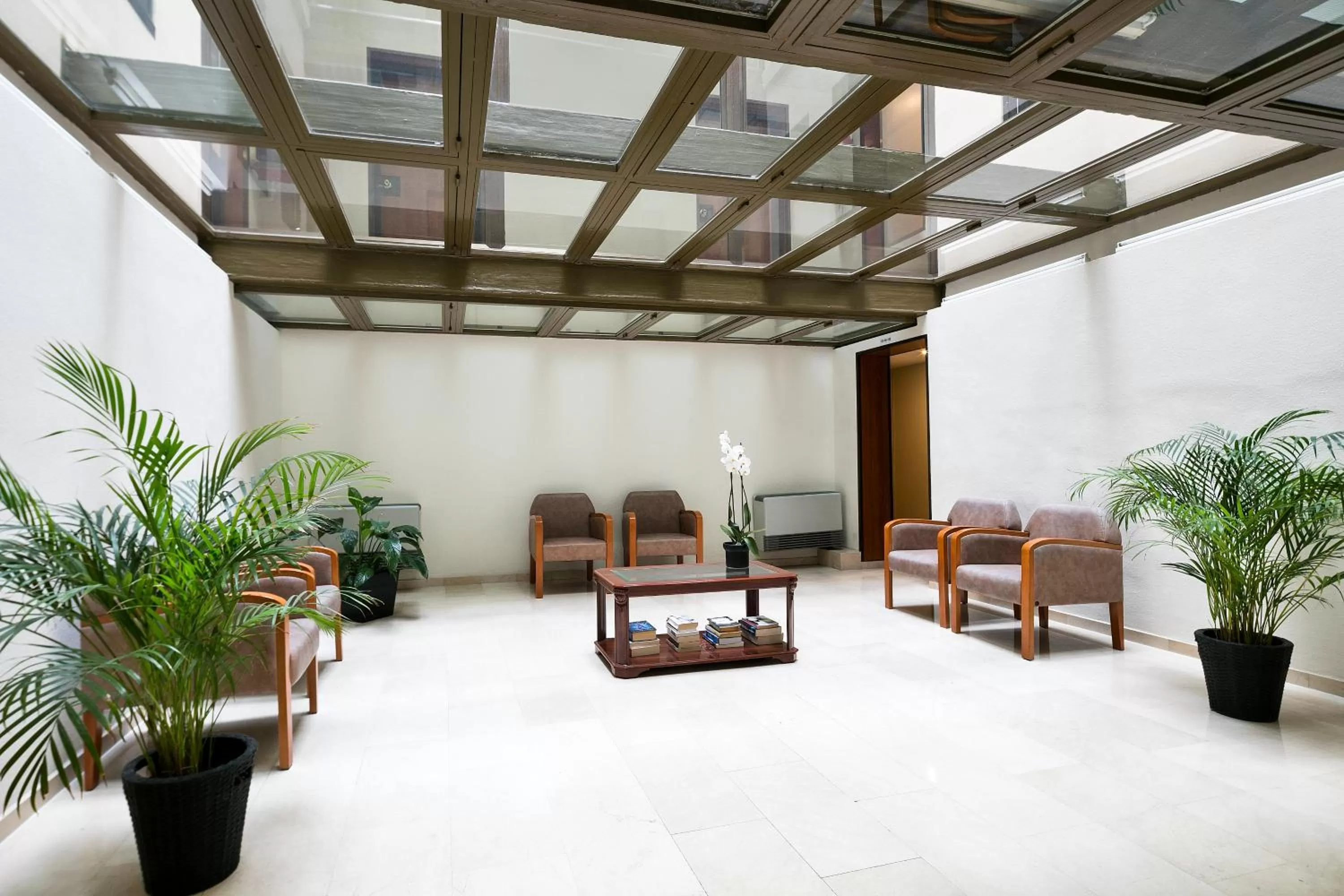 Communal lounge/ TV room in Hotel Condal