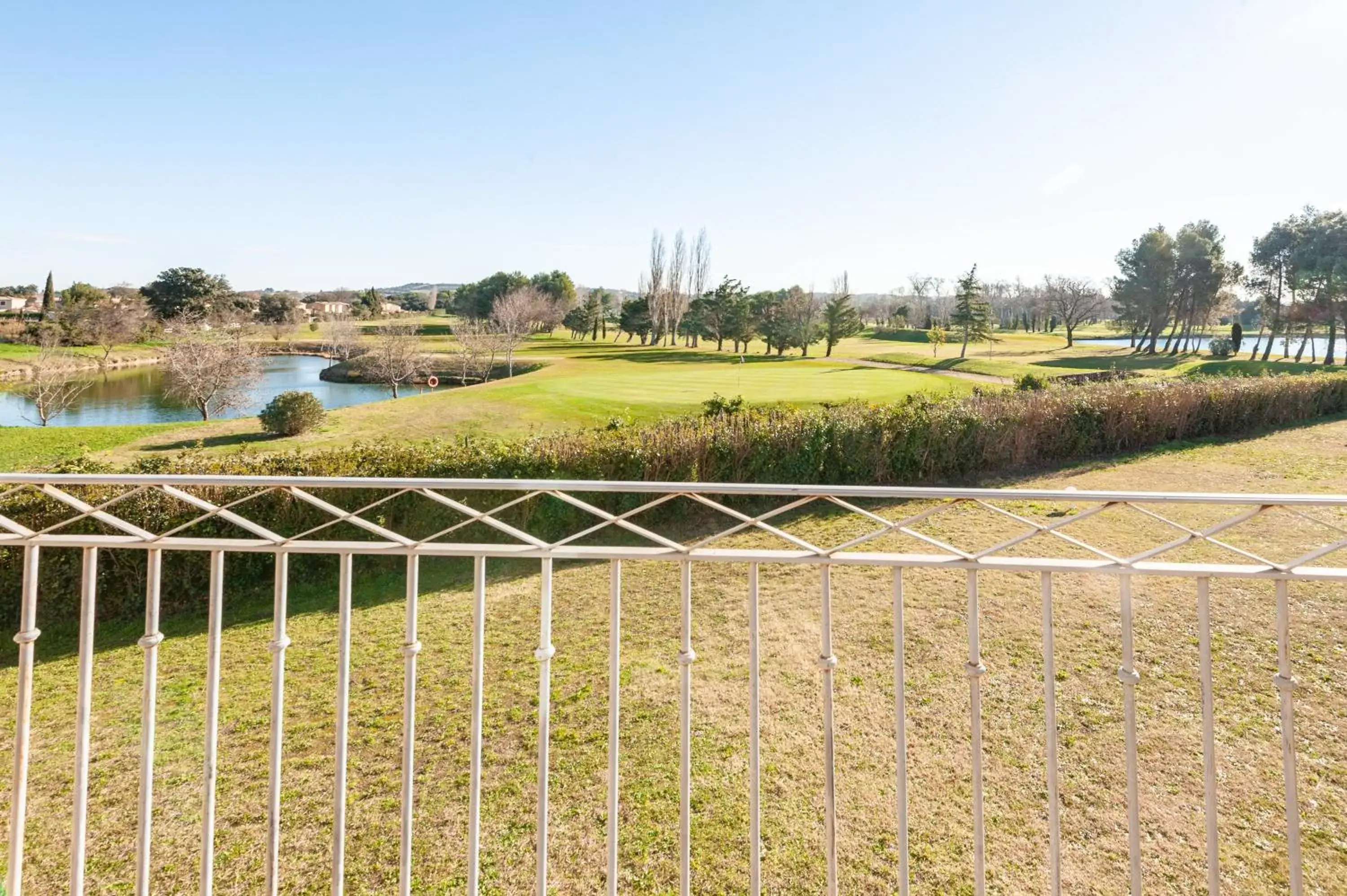 Garden view in Residhotel Golf Grand Avignon