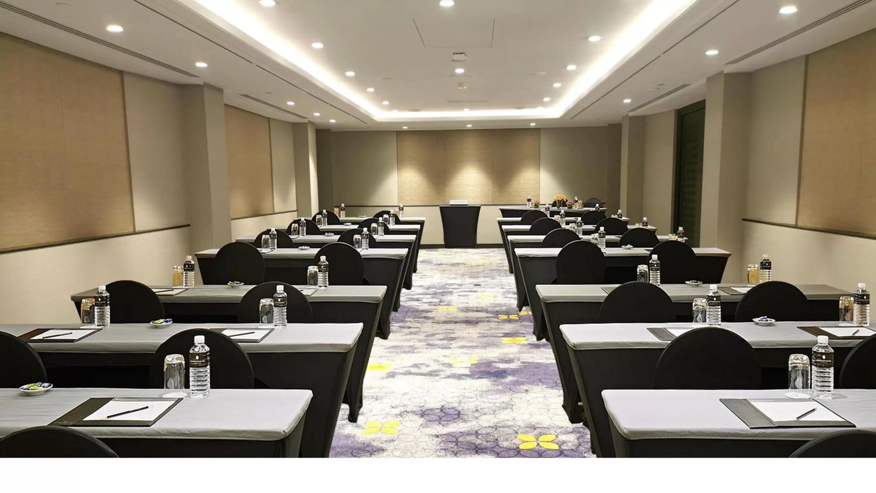 Meeting/conference room in Holiday Inn Bangkok by IHG