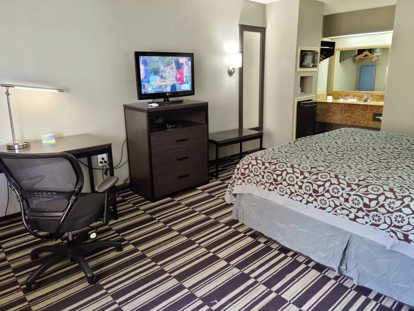 Bed in Days Inn by Wyndham Southaven MS