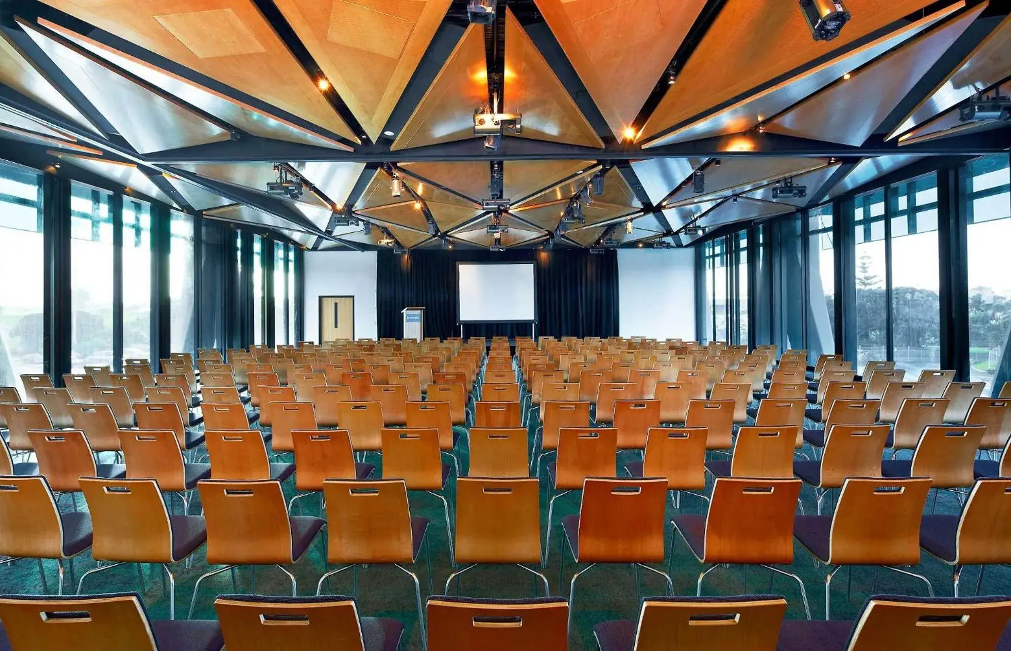 Business facilities, Business Area/Conference Room in Novotel Auckland Airport