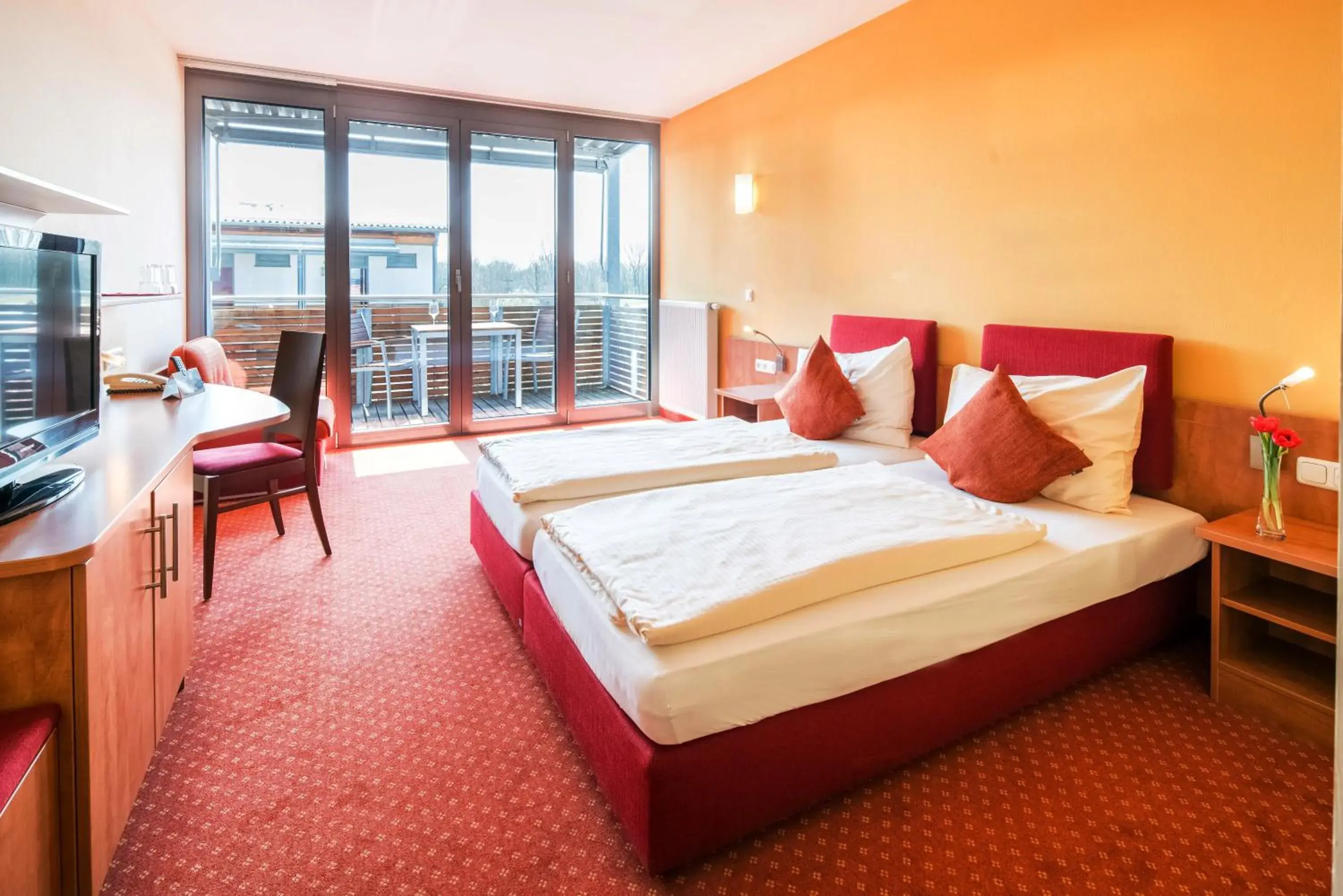 Photo of the whole room, Bed in Hotel von Heyden
