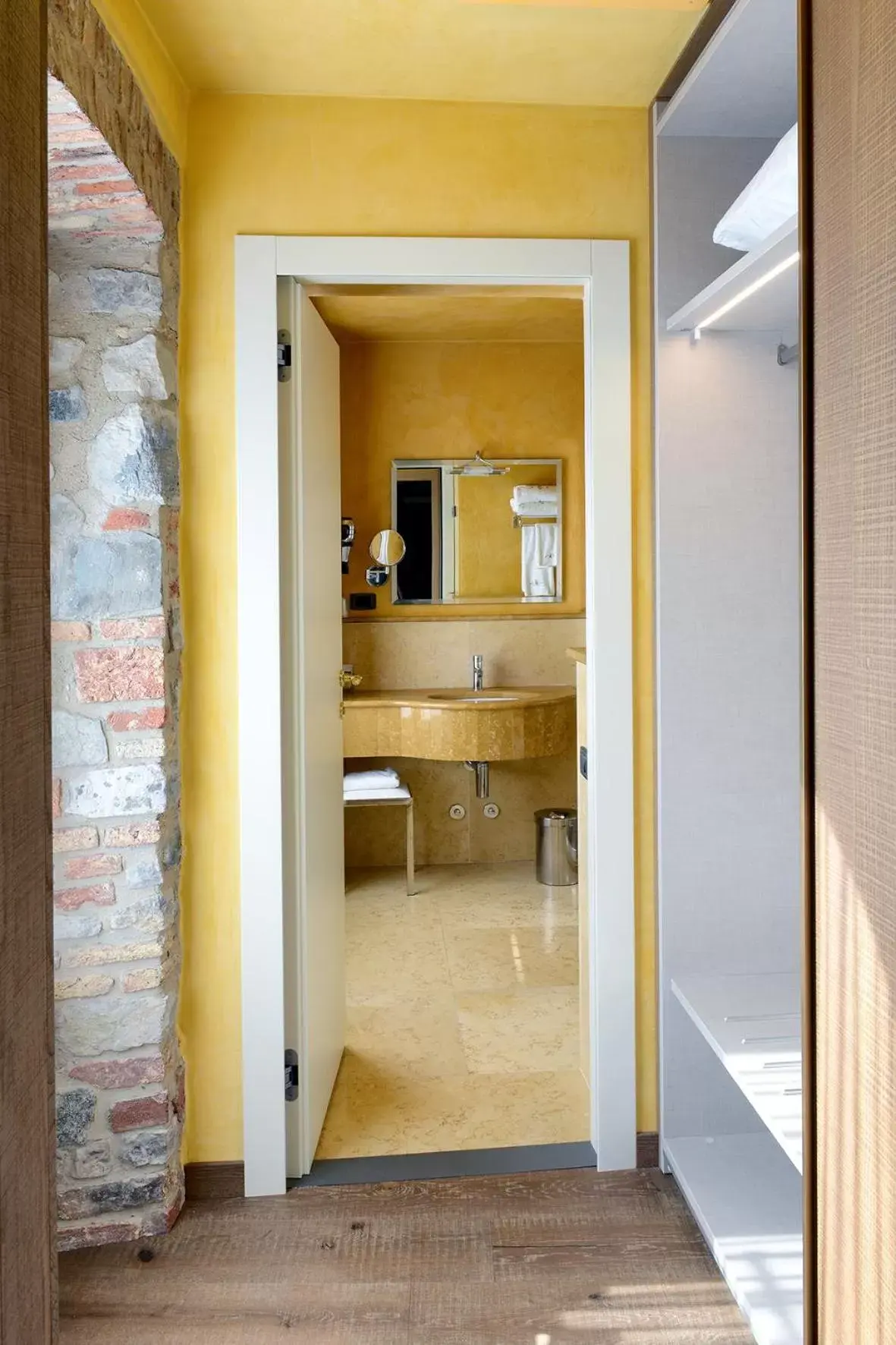 Bathroom, Kitchen/Kitchenette in Relais Castello Di Casiglio