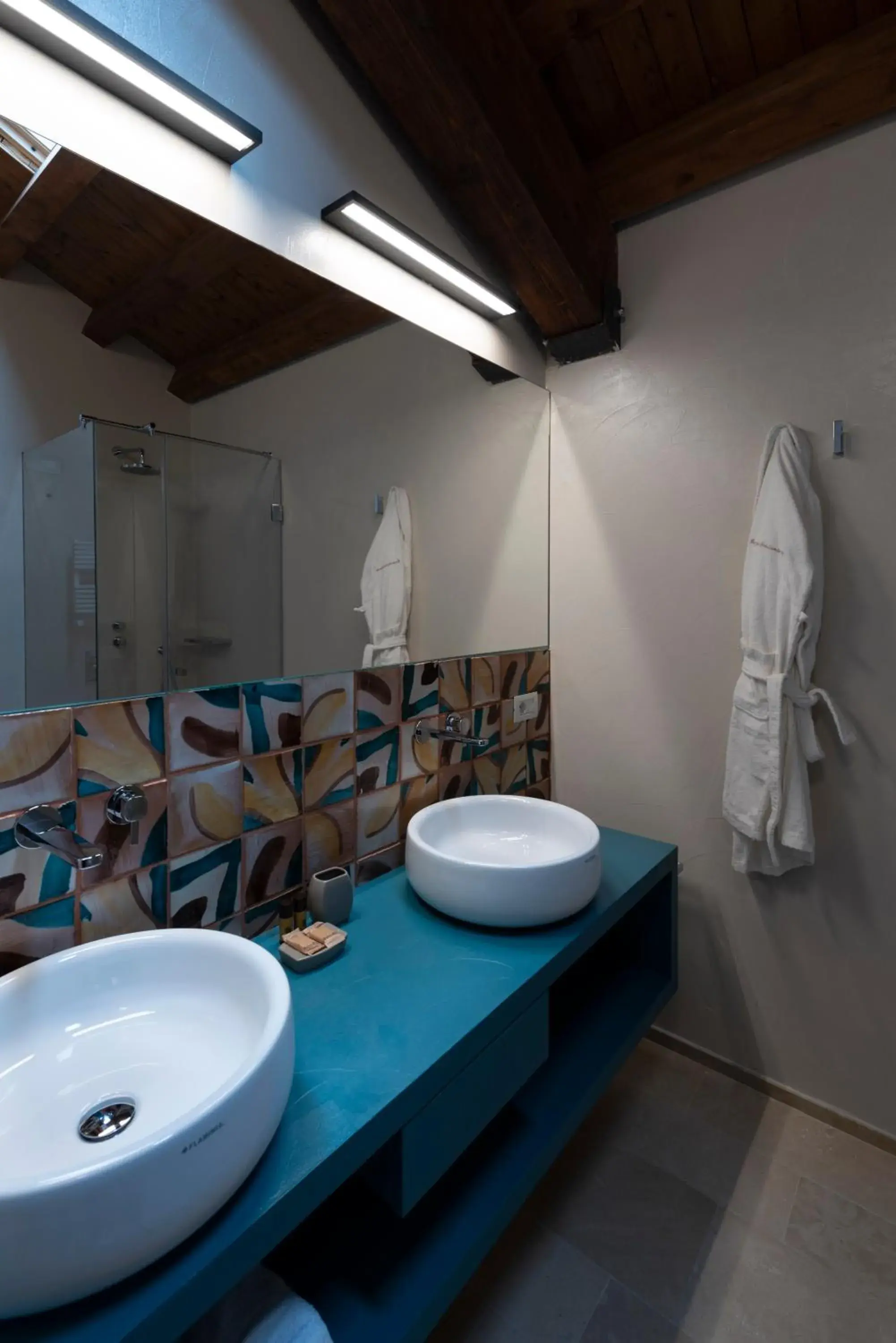 Shower, Bathroom in Borgo Giallonardo Wine Relais