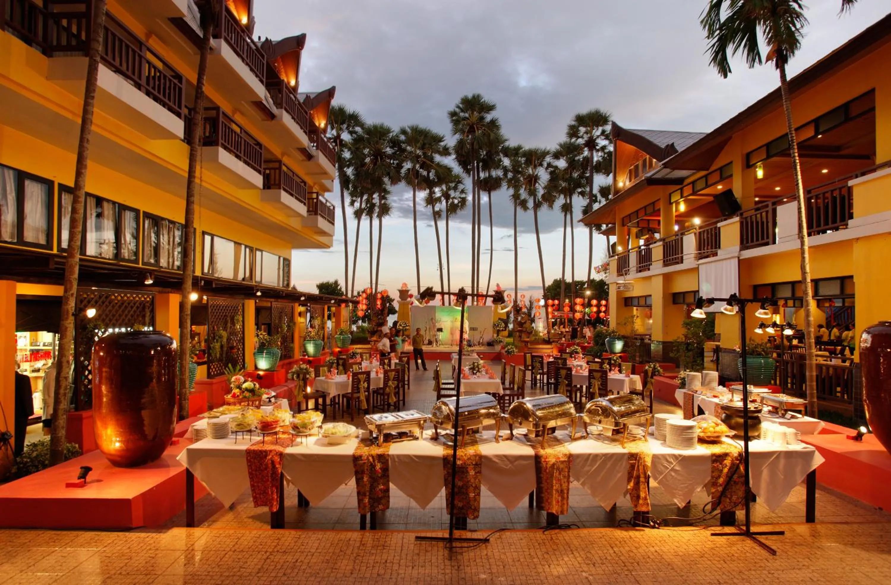 Restaurant/places to eat in Woraburi Phuket Resort & Spa - SHA Plus